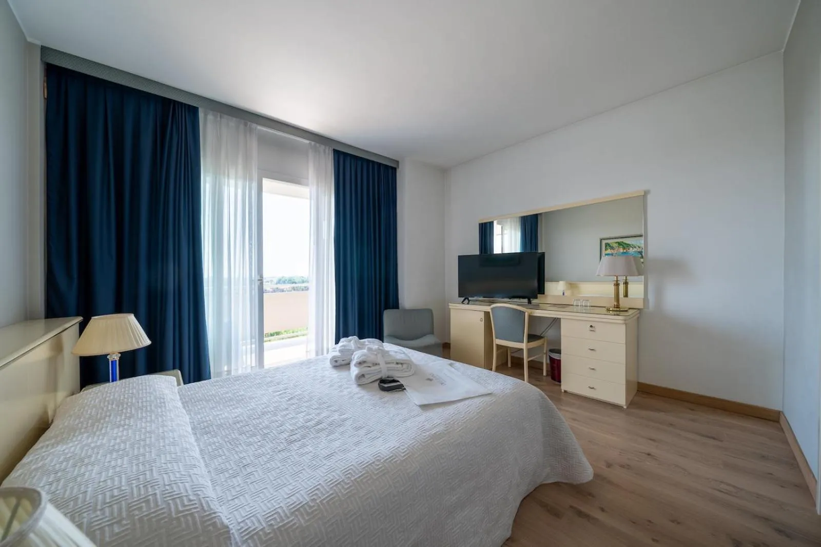 Bedroom, Bed in Hotel Des Bains Terme