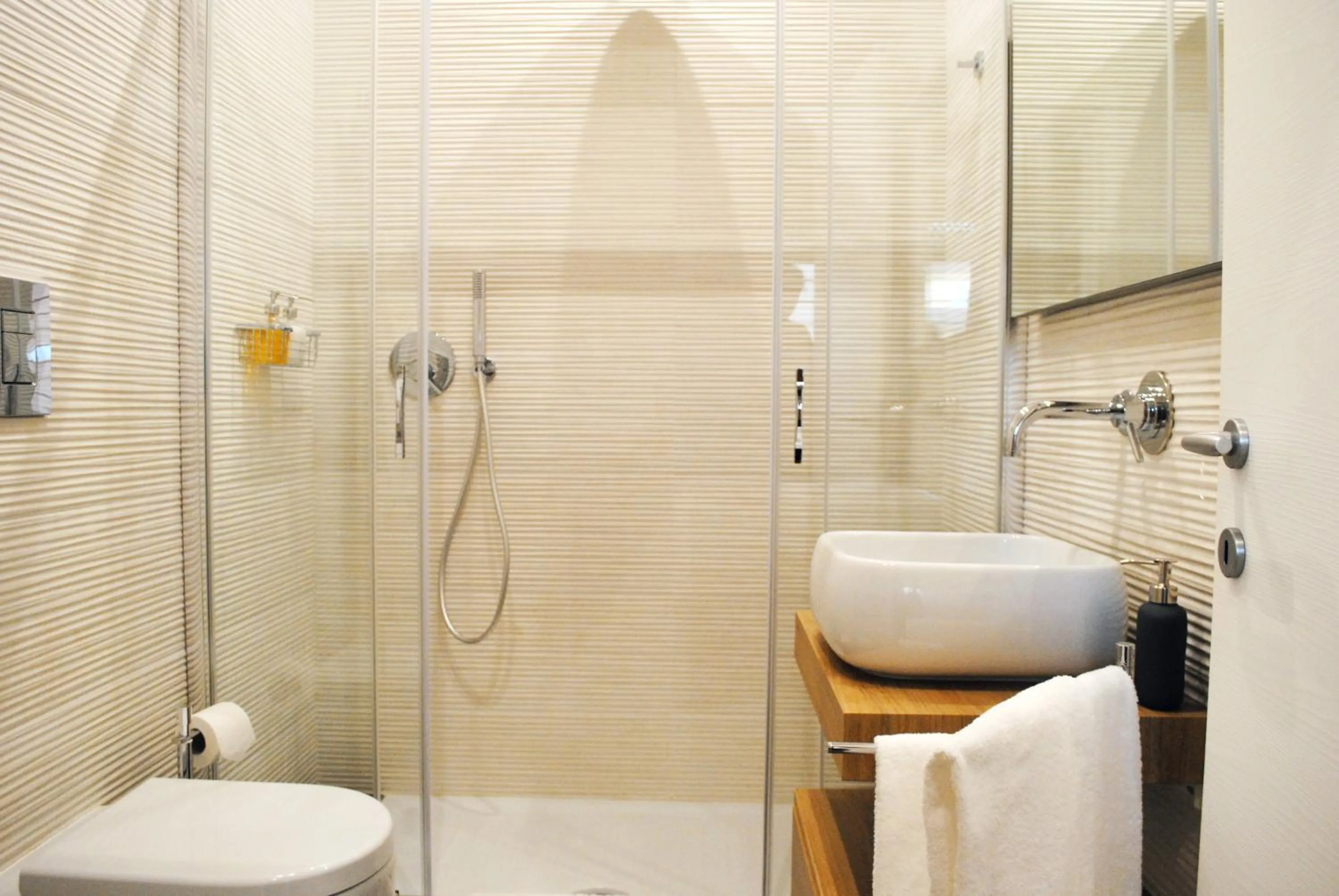 Shower in Morris Bed & Breakfast