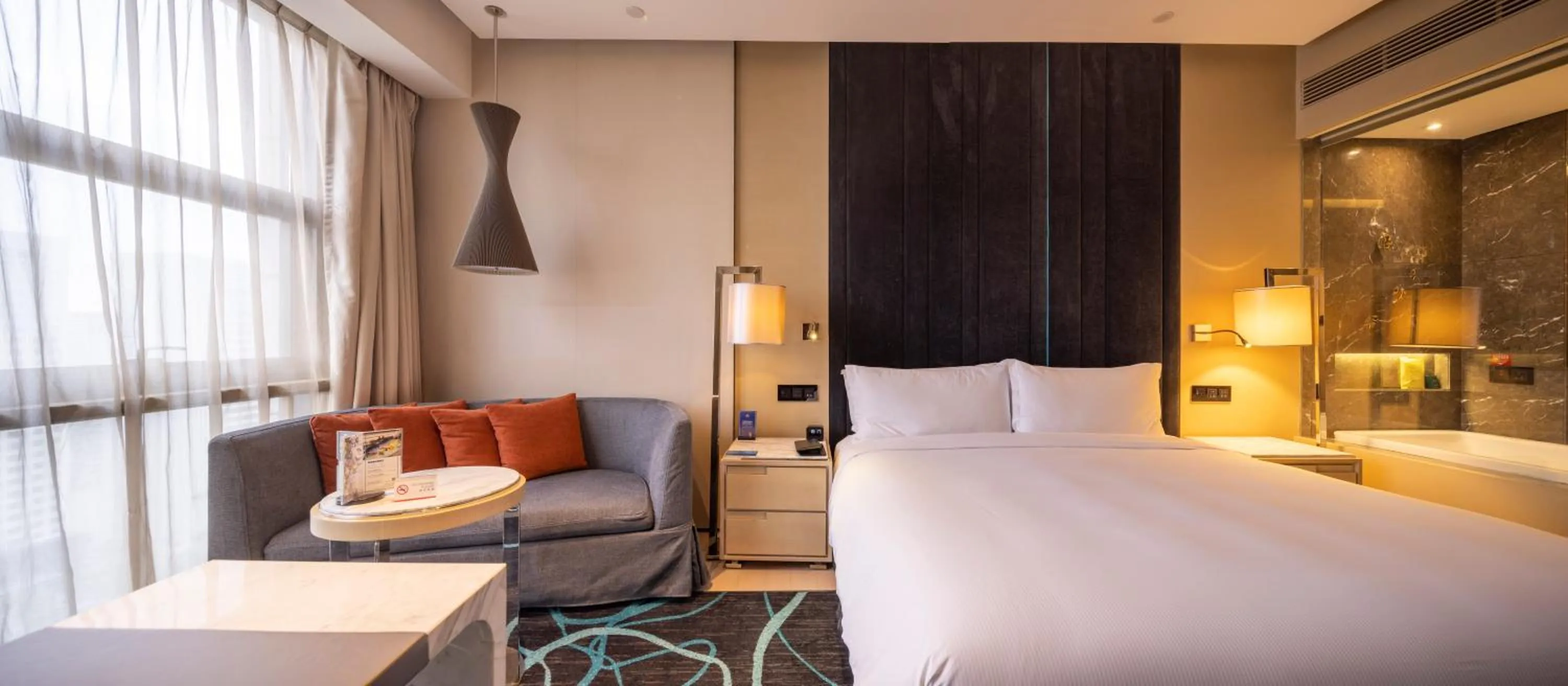 Photo of the whole room, Bed in Hilton Xi'an High-tech Zone