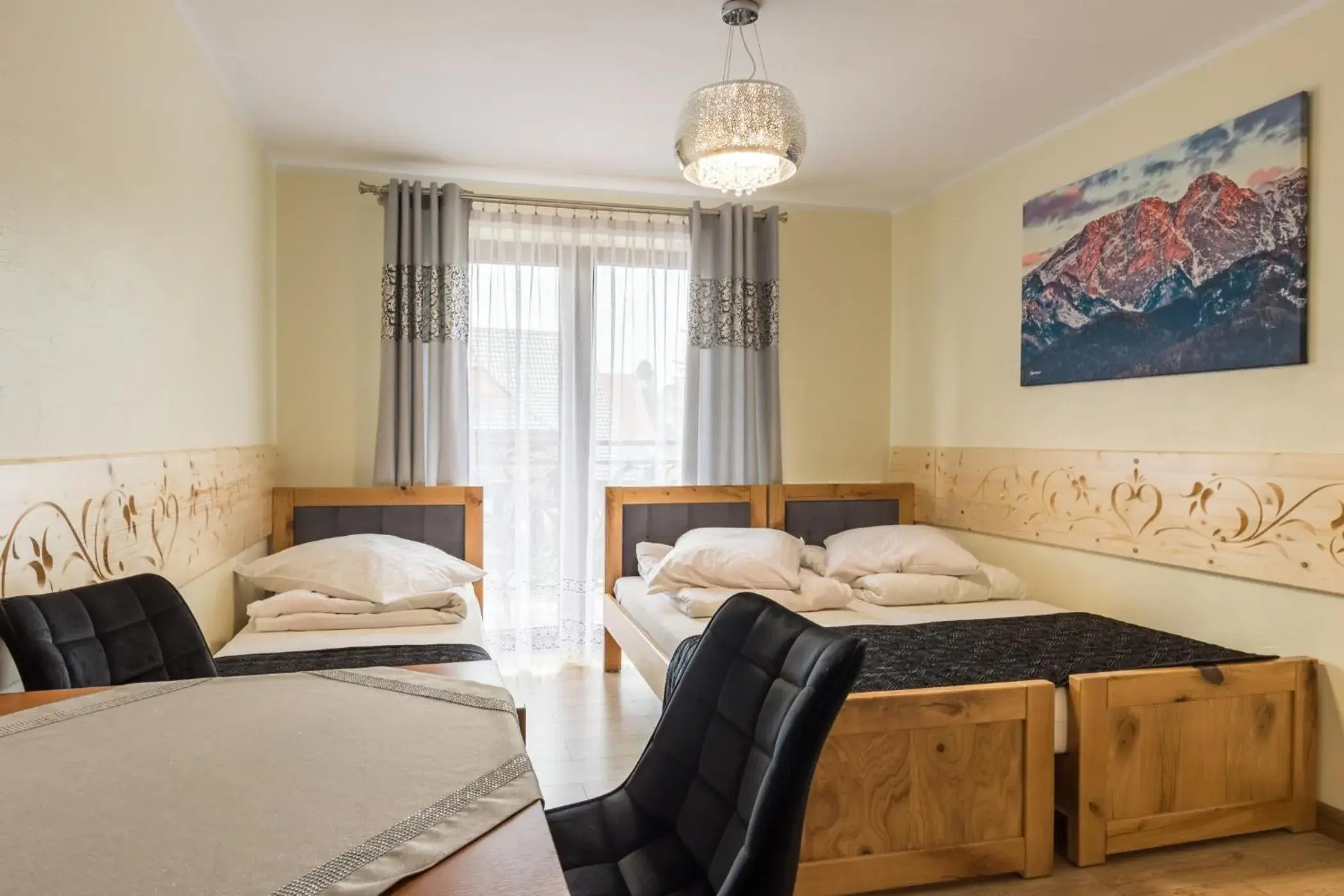 Triple Room with Private Bathroom in Leśny Dwór Triple Room with Private Bathroom in Leśny Dwór