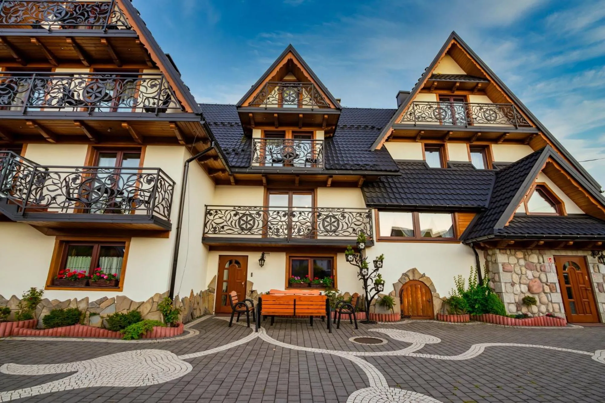 Facade/entrance in Leśny Dwór