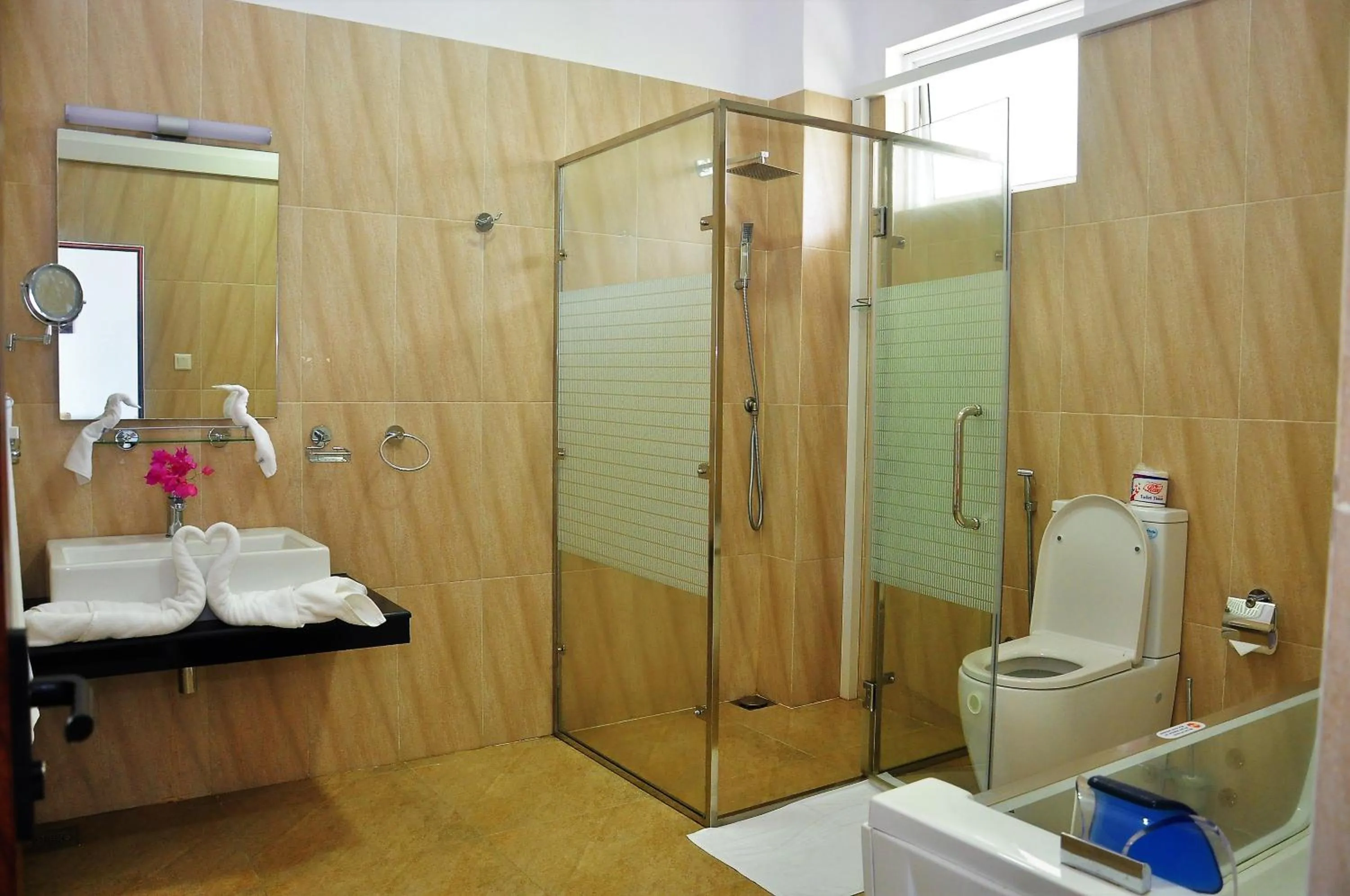 Shower in Amber House Lanka