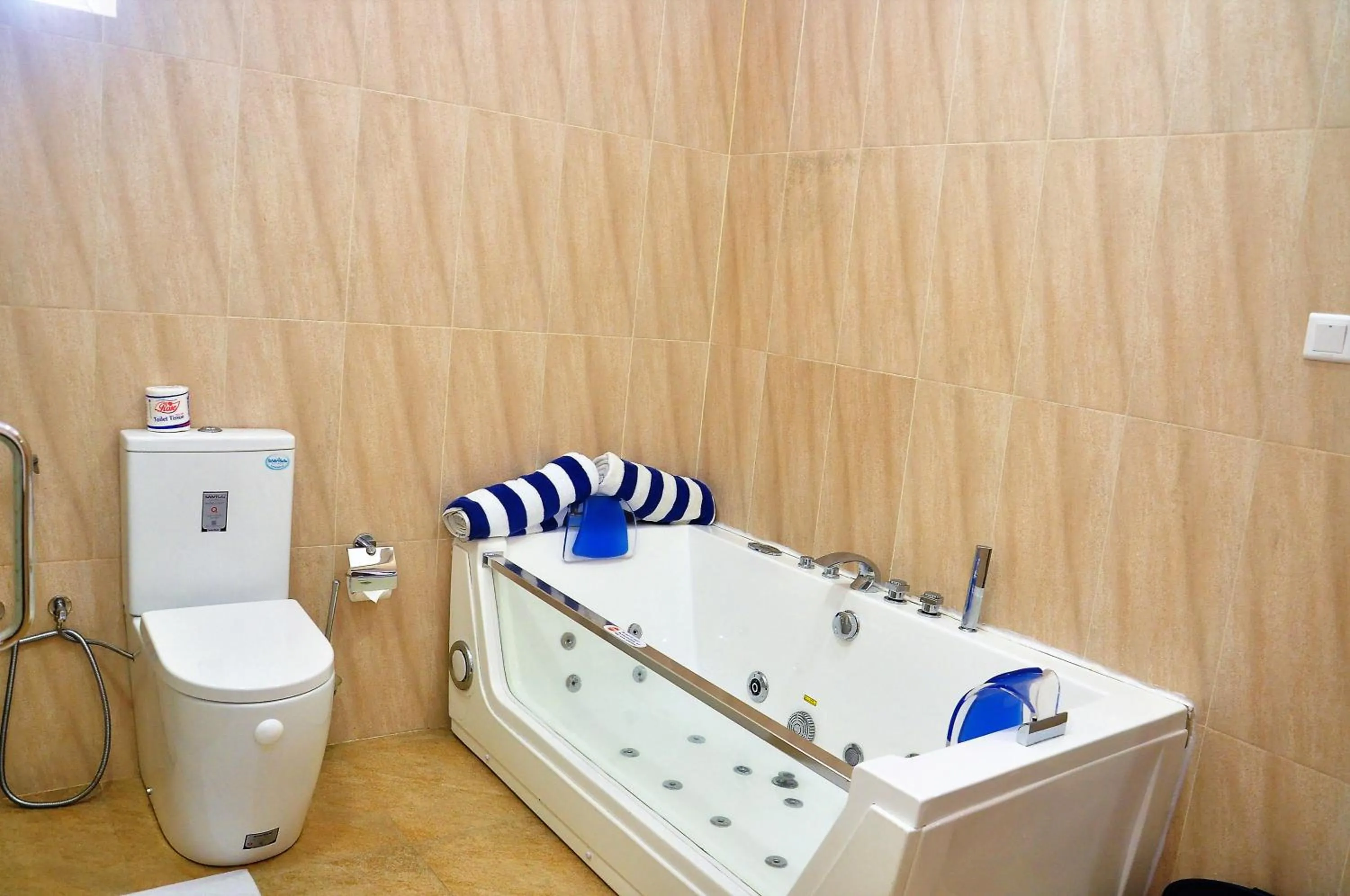 Toilet in Amber House Lanka