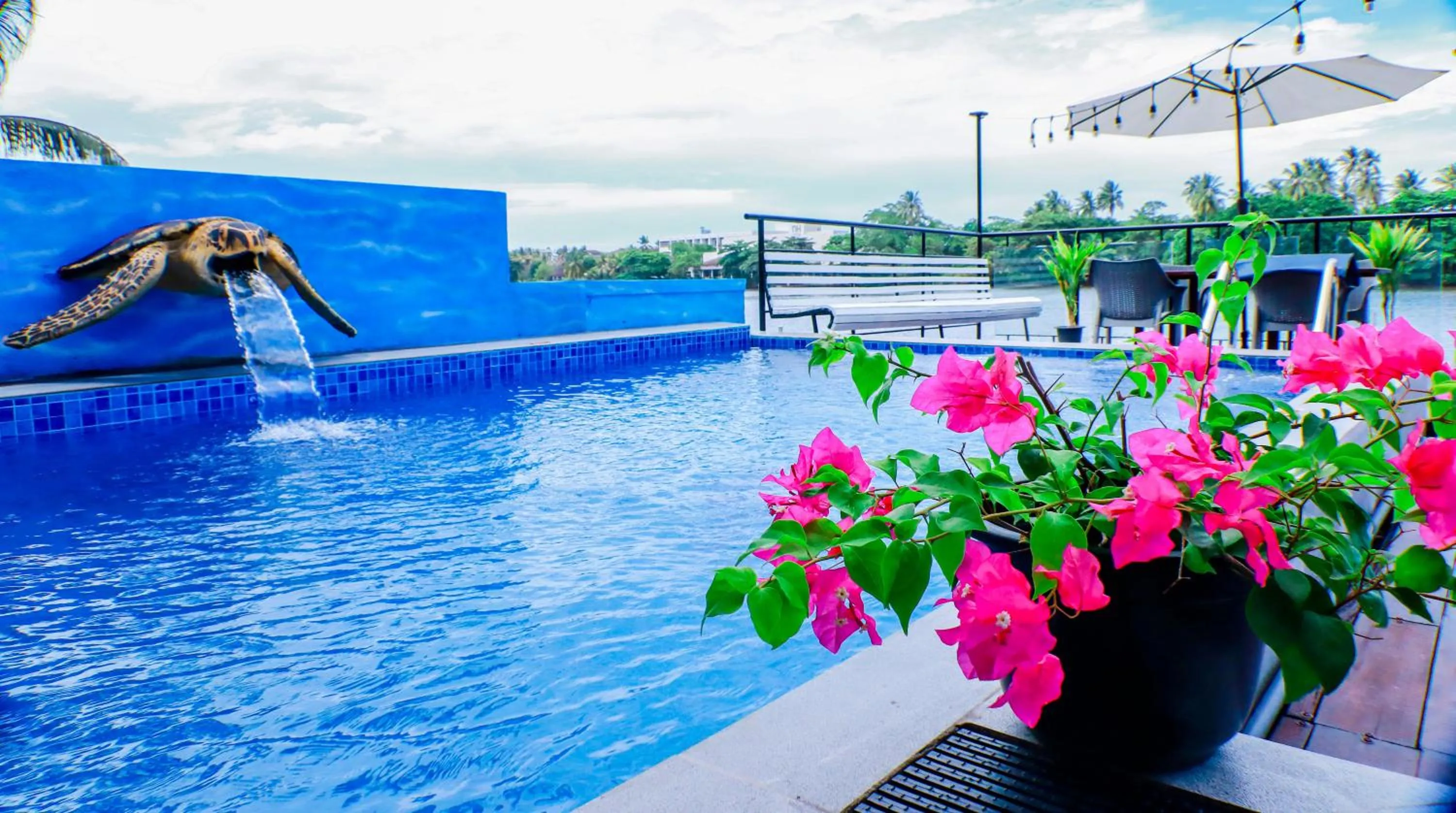 Swimming pool in Amber House Lanka