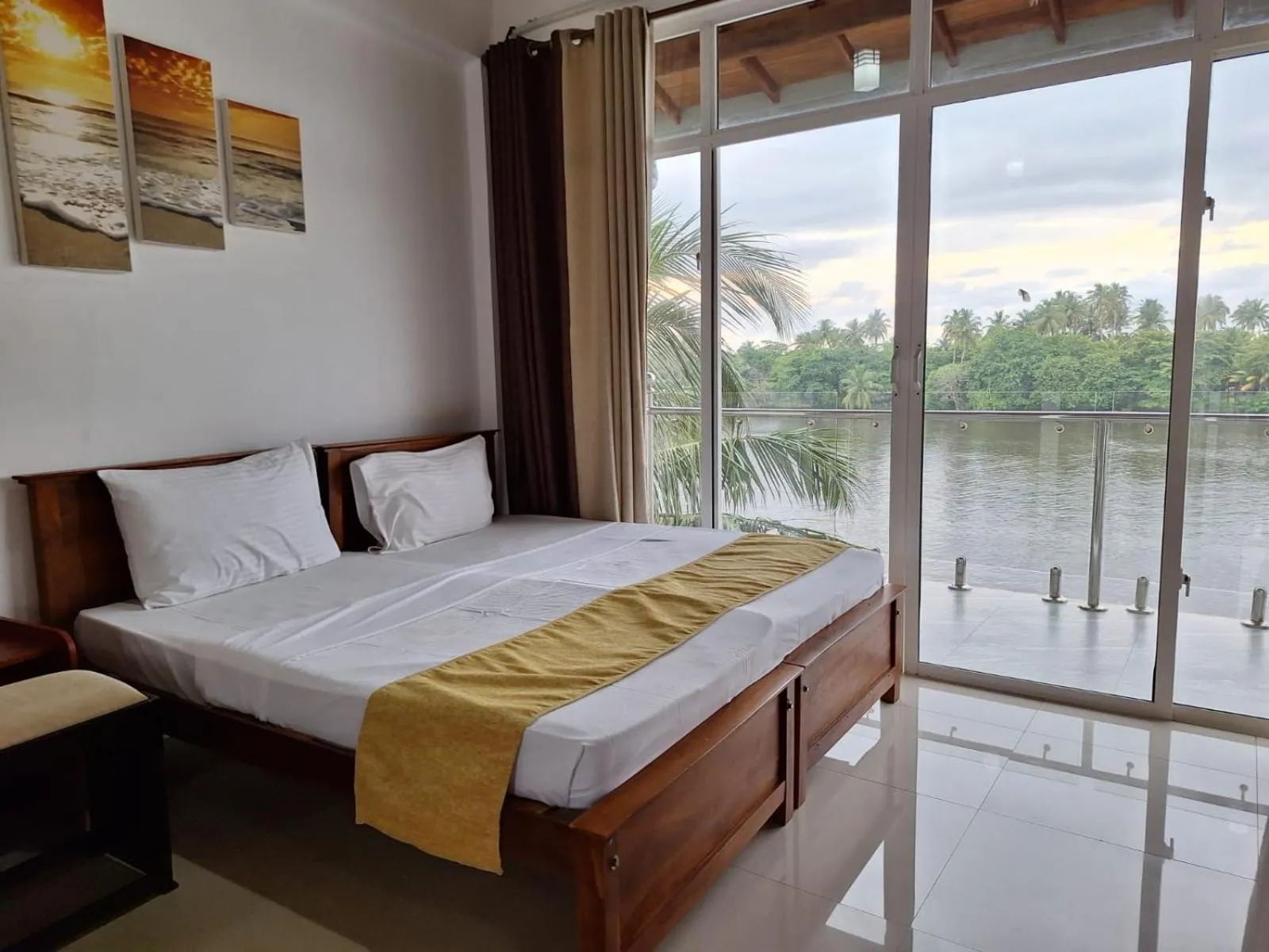 Bed in Amber House Lanka
