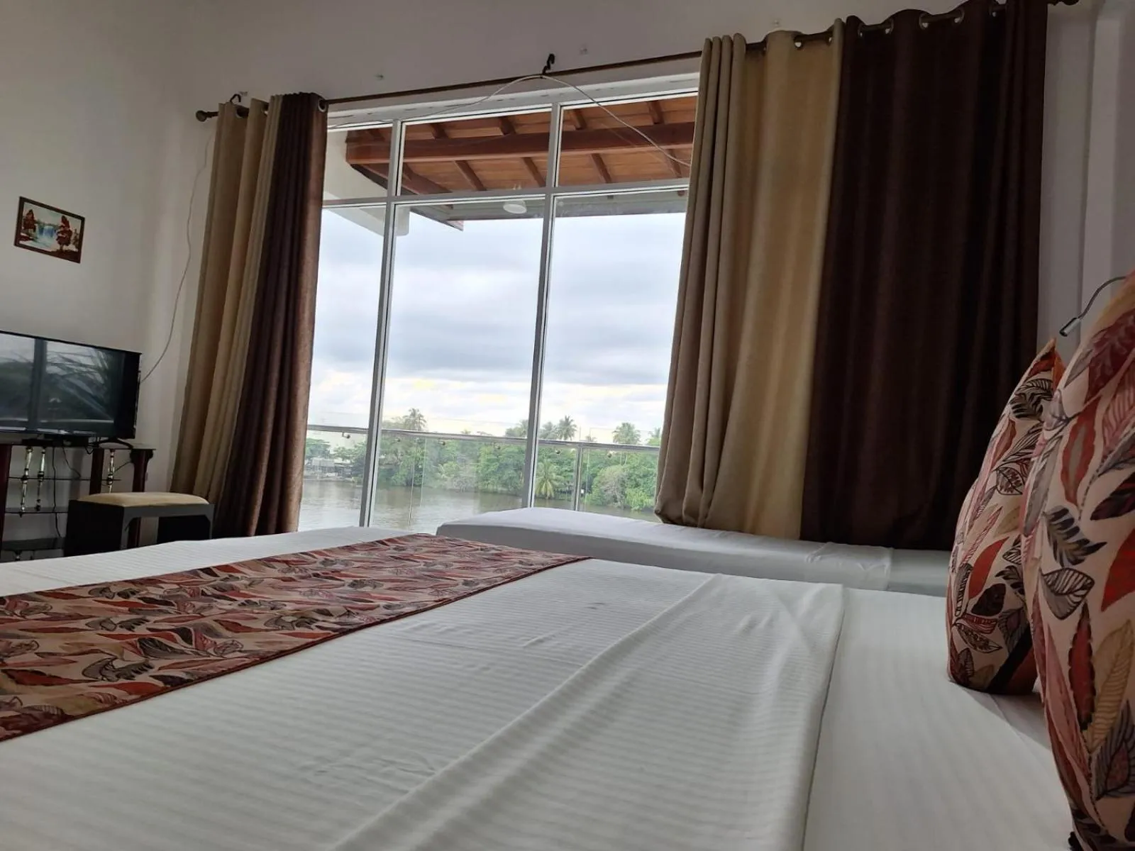 Bed in Amber House Lanka