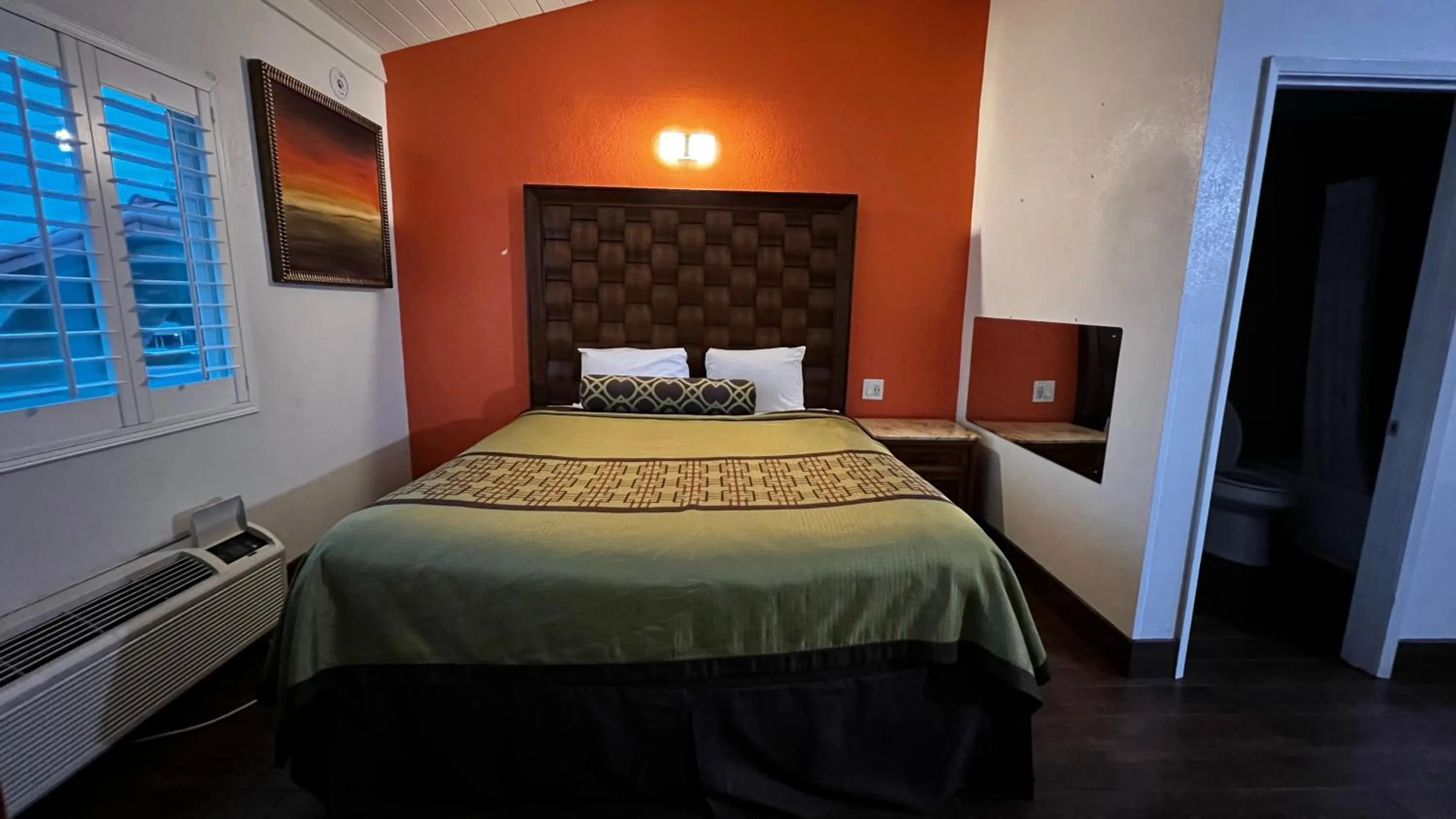 Bed in New American Inn & Suites