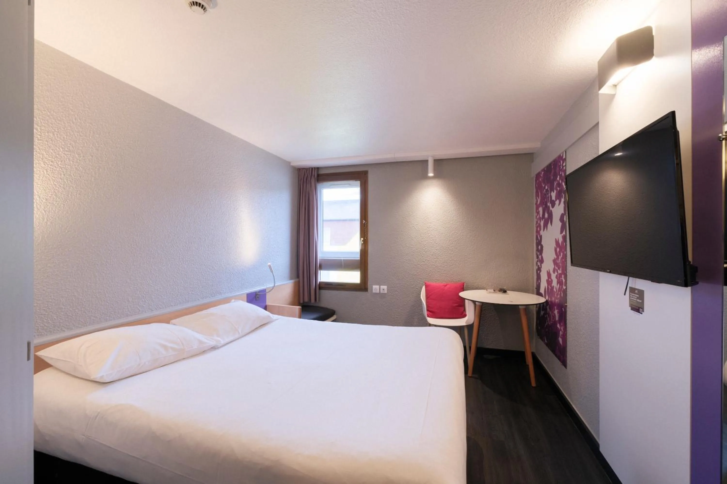 Dining area, Bed in ibis Strasbourg Sud La Vigie