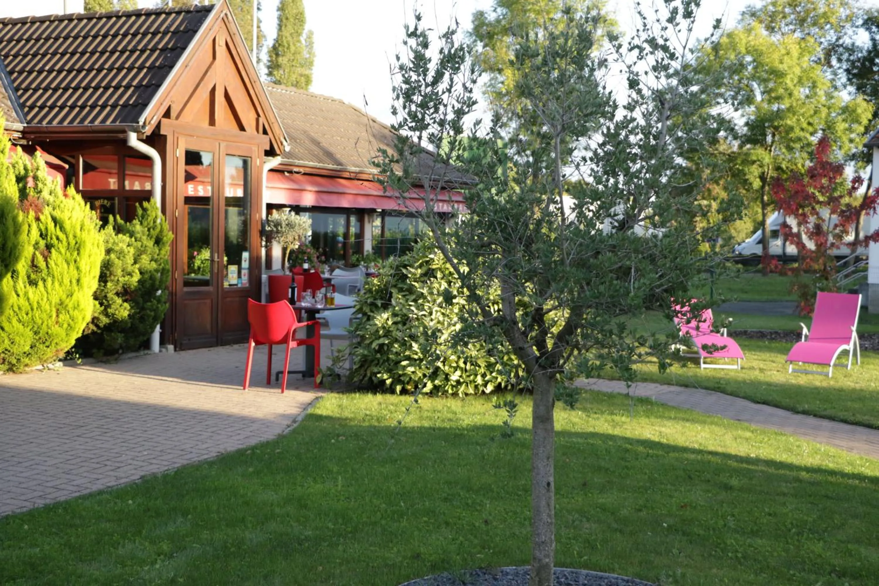 Patio in ibis Strasbourg Sud La Vigie