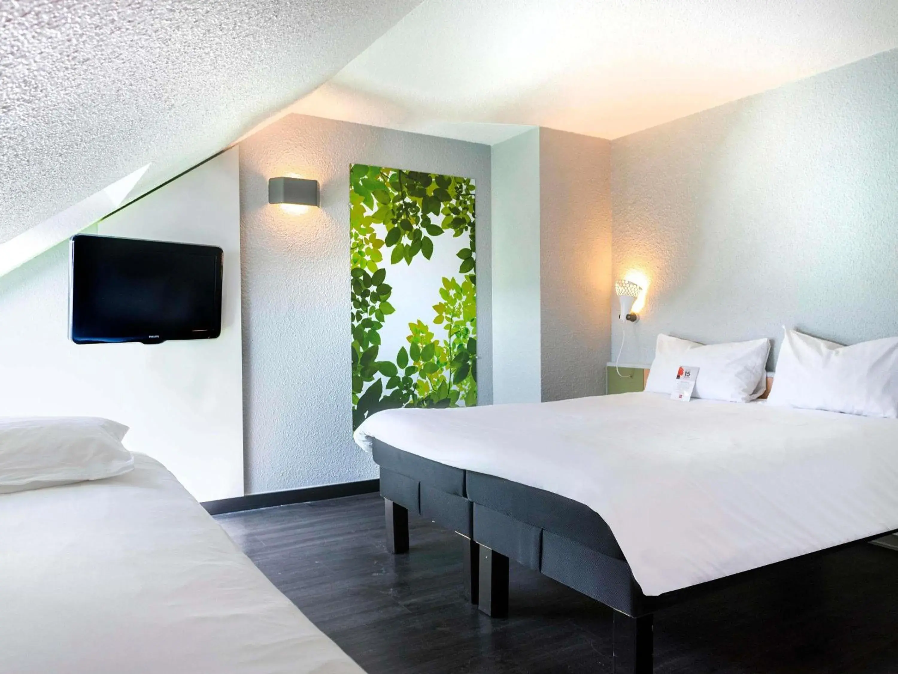 Standard Room with One Double Bed and One Single Bed in ibis Strasbourg Sud La Vigie Standard Room with One Double Bed and One Single Bed in ibis Strasbourg Sud La Vigie