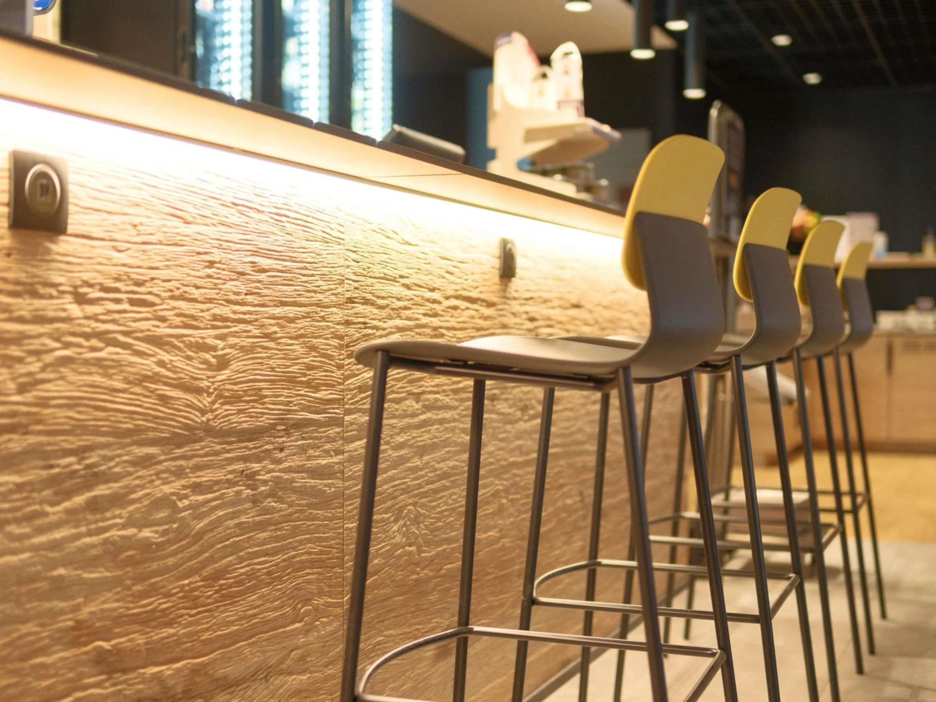 Lounge or bar in ibis Strasbourg Sud La Vigie