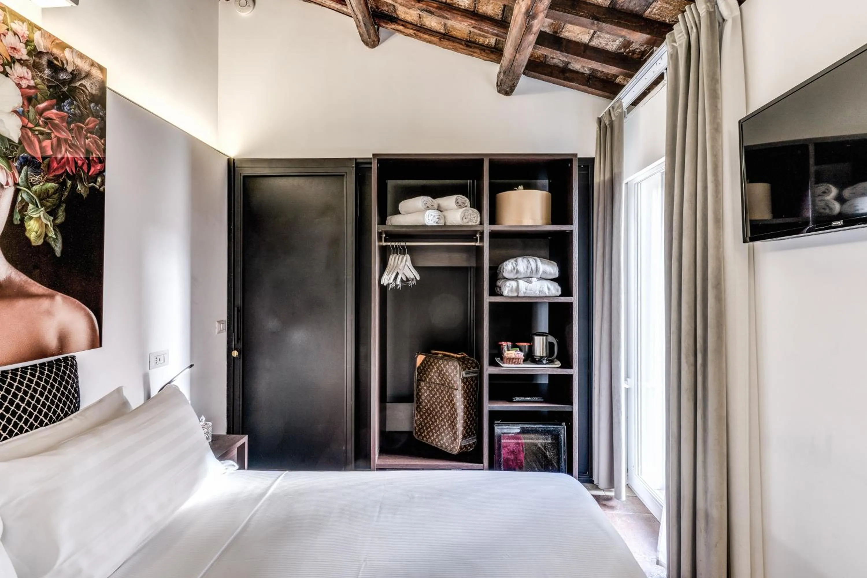 Bedroom, Bed in Little Queen Suite