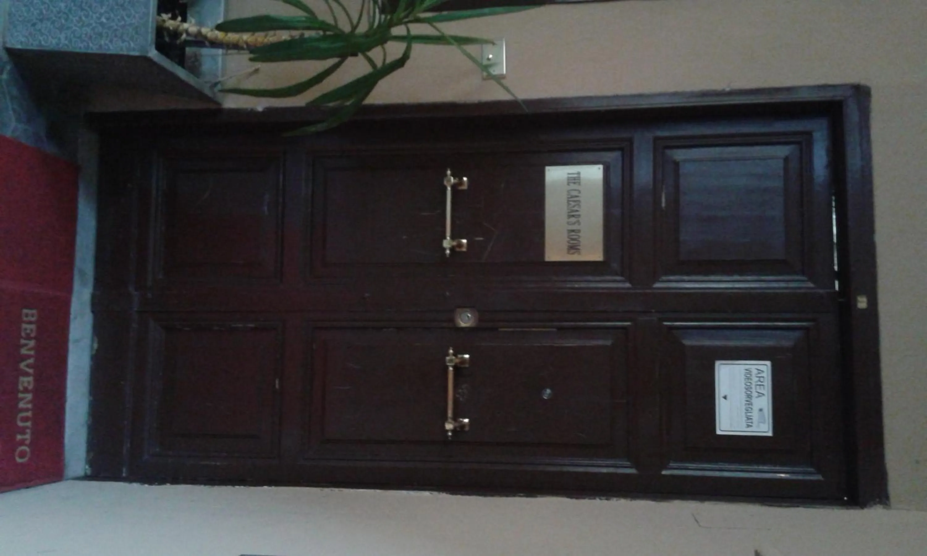 Facade/Entrance in Caesar's Rooms