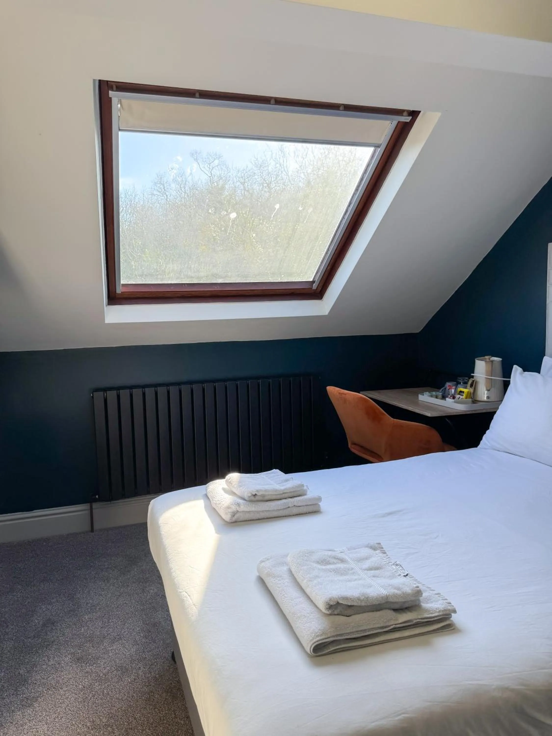 Bed in Nomi Rooms & Restaurant