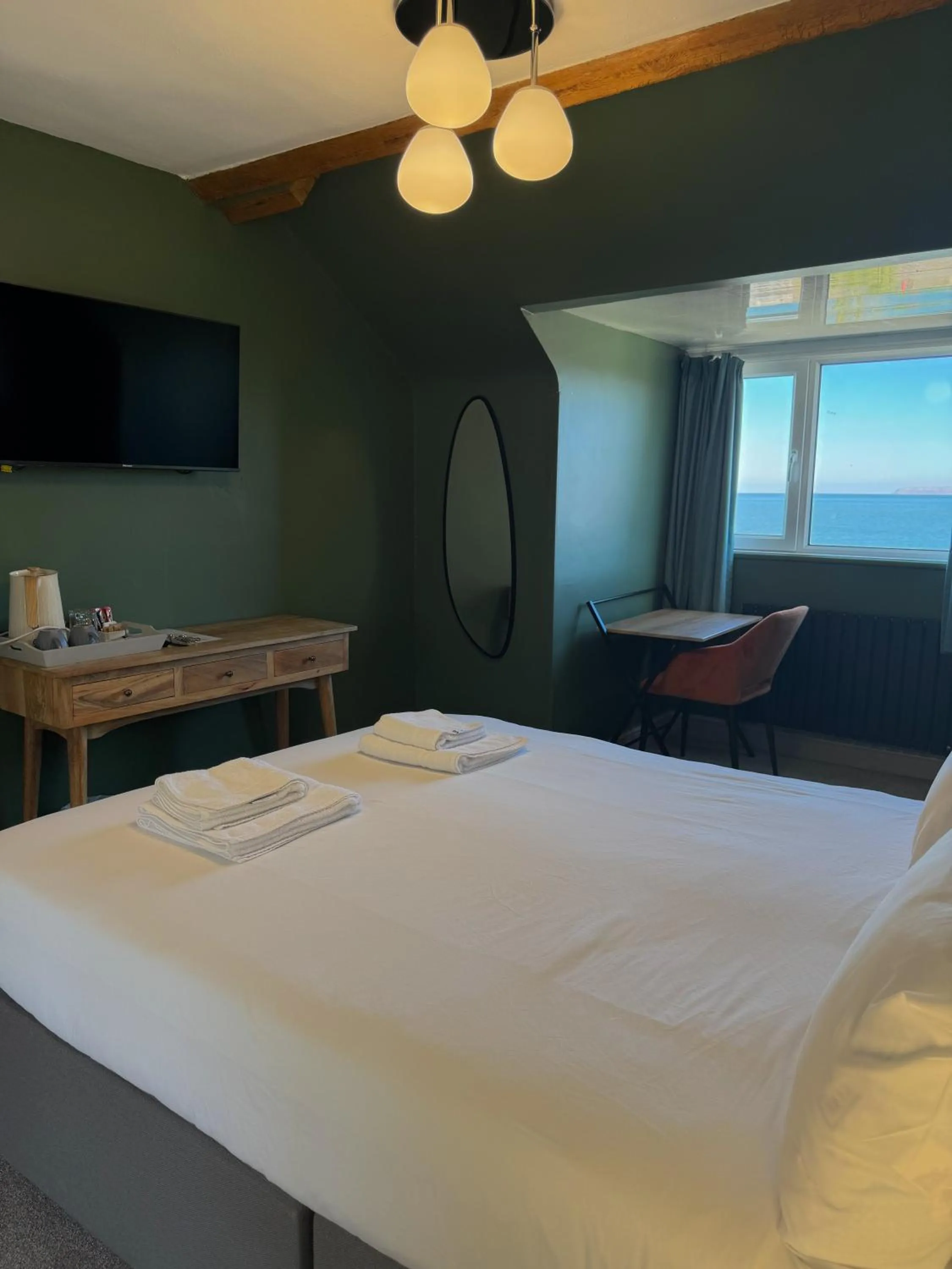 Bed in Nomi Rooms & Restaurant