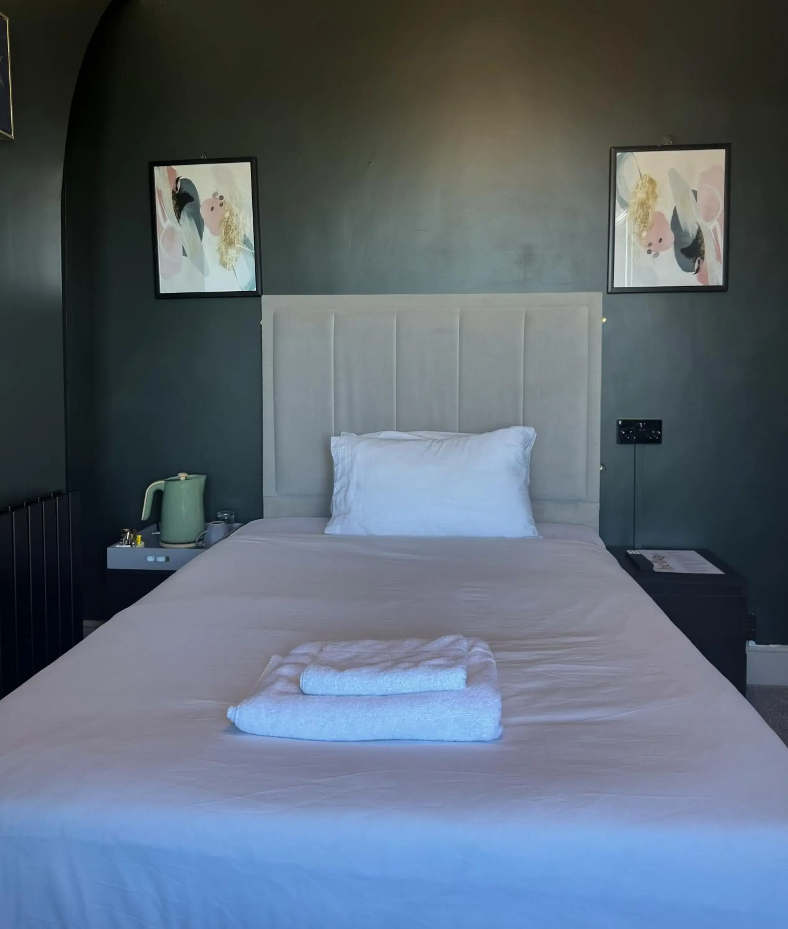 Standard Single Room - single occupancy in Nomi Rooms & Restaurant Standard Single Room - single occupancy in Nomi Rooms & Restaurant