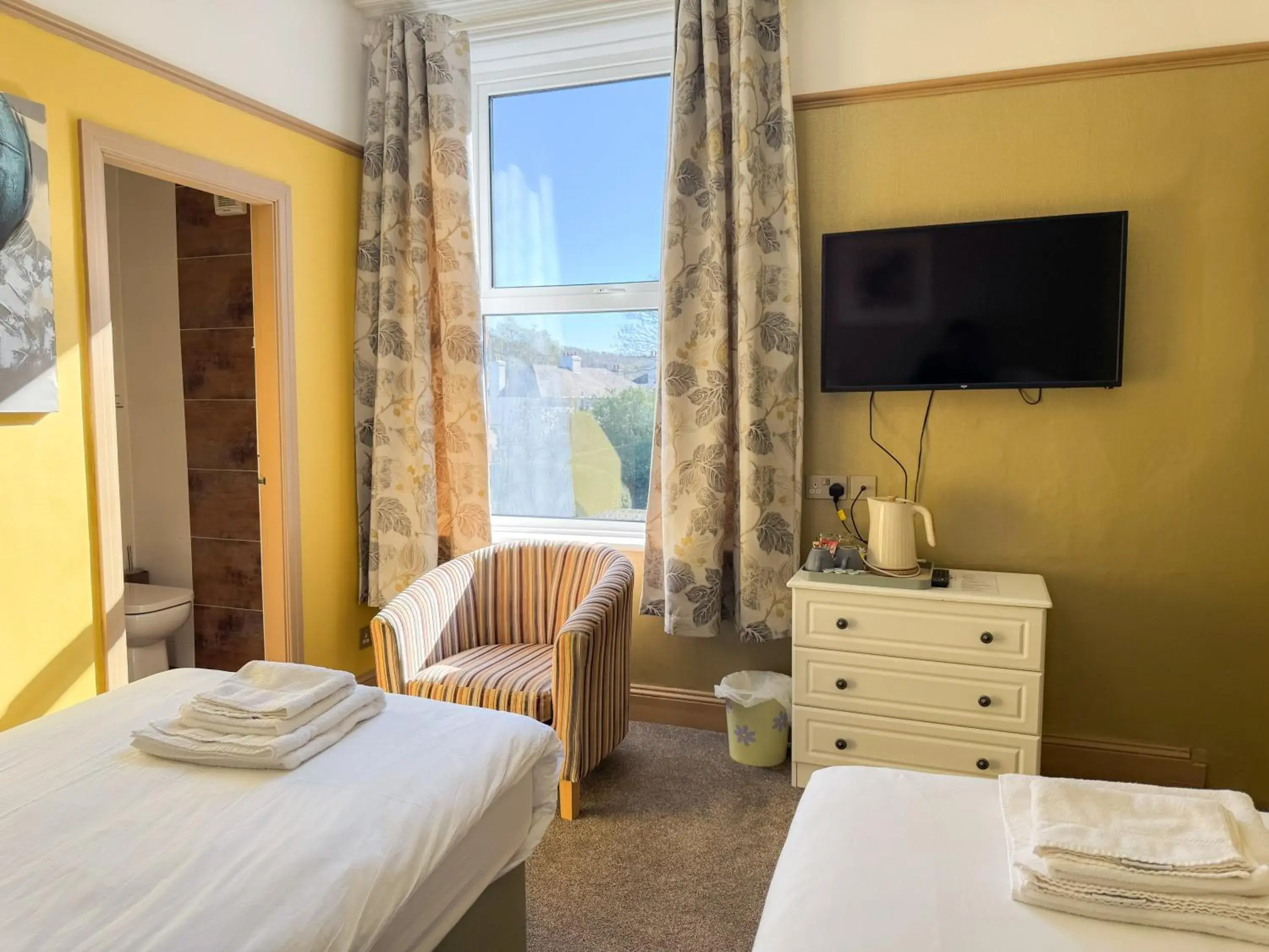 Standard Twin Room in Nomi Rooms & Restaurant Standard Twin Room in Nomi Rooms & Restaurant