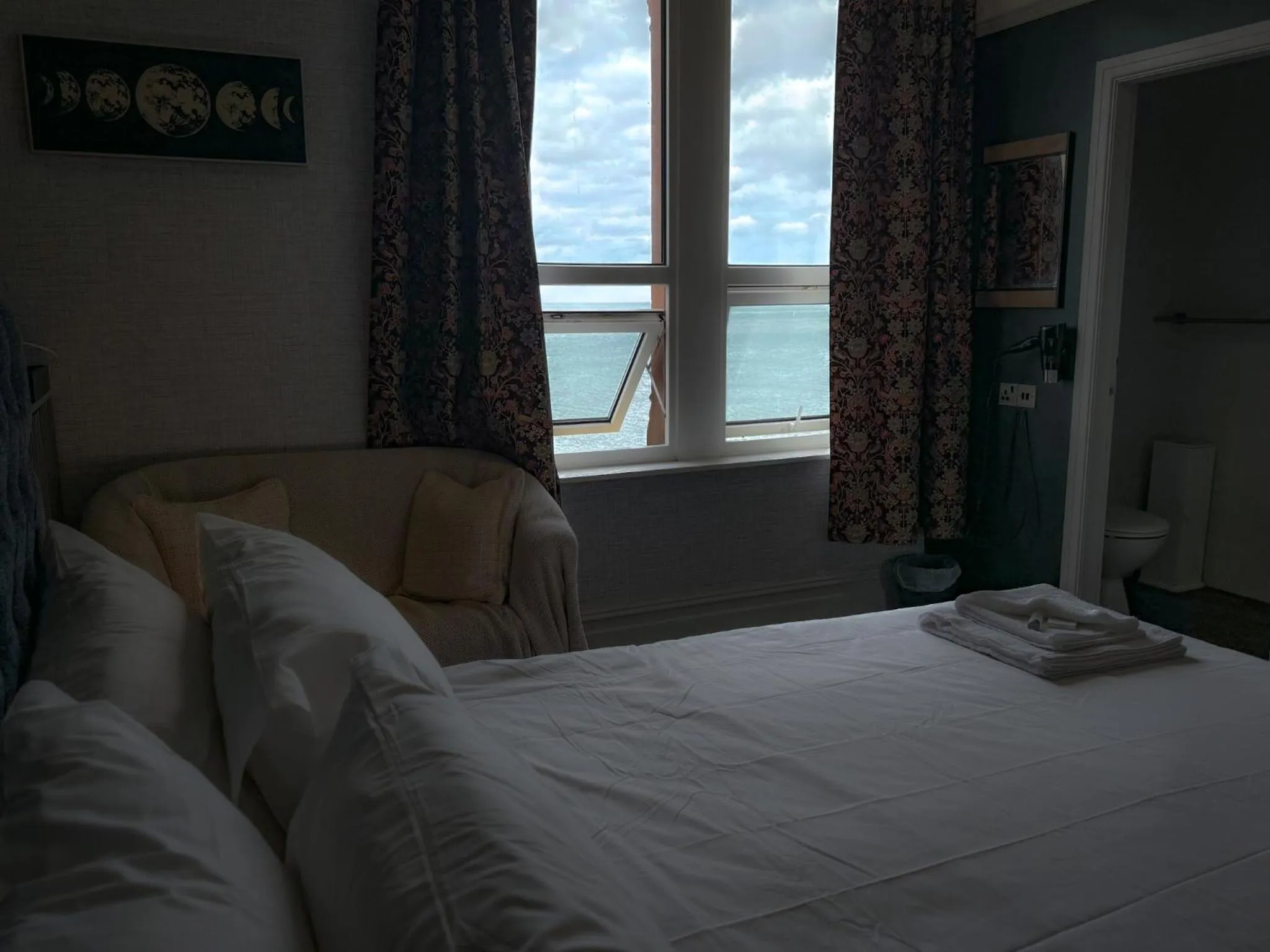 View (from property/room), Bed in Nomi Rooms & Restaurant