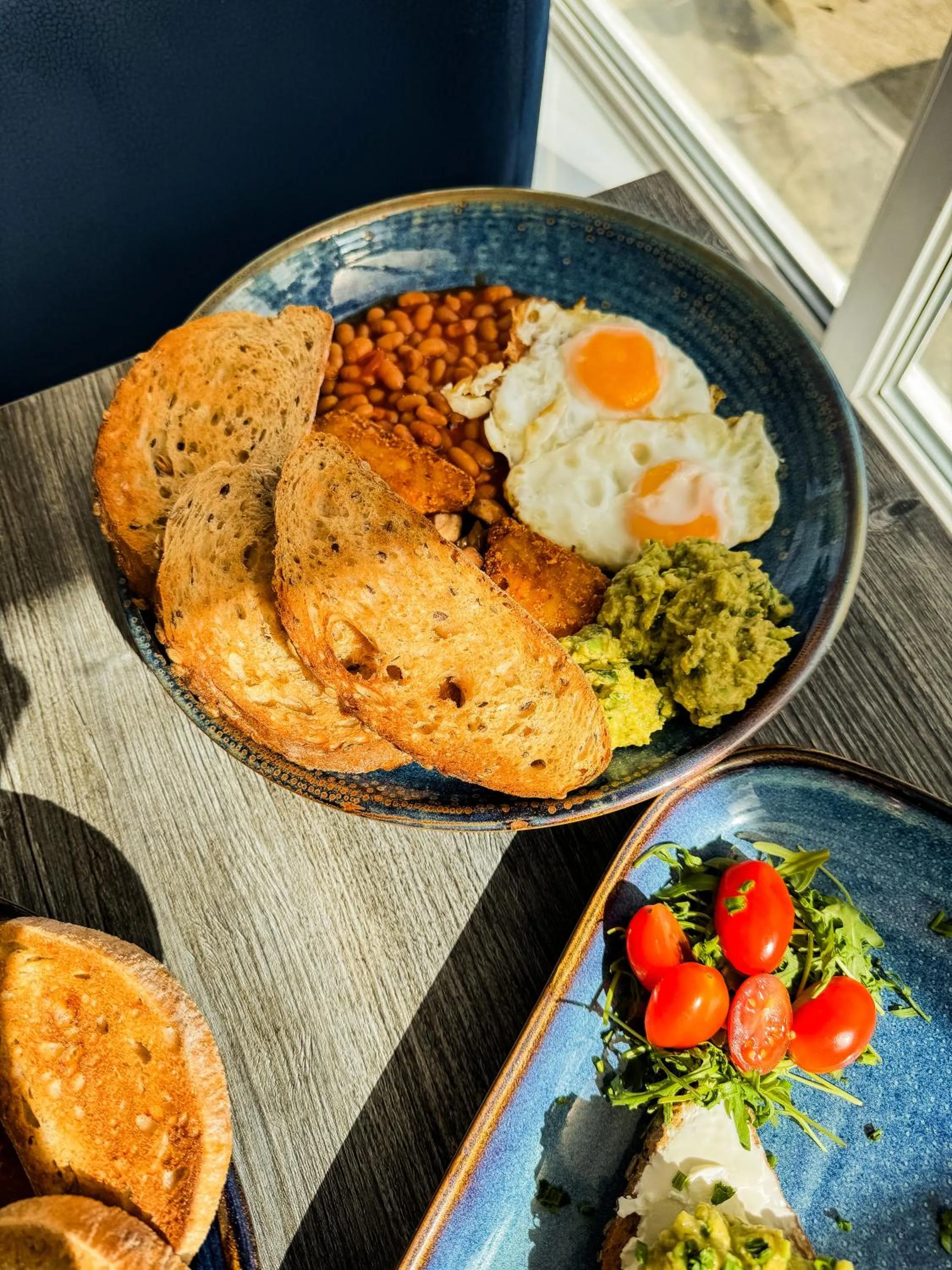 Restaurant/places to eat in Nomi Rooms & Restaurant