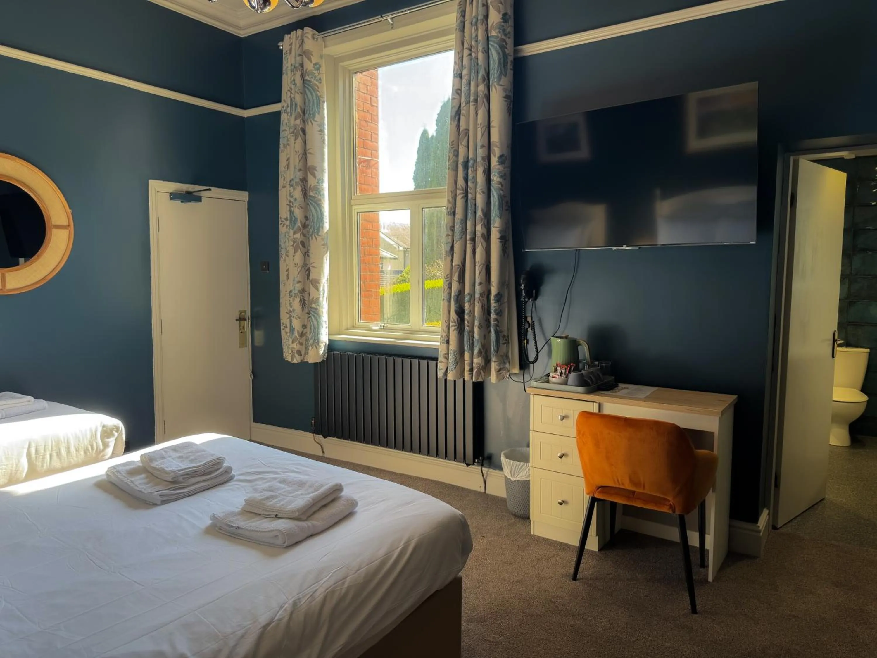 Bed in Nomi Rooms & Restaurant