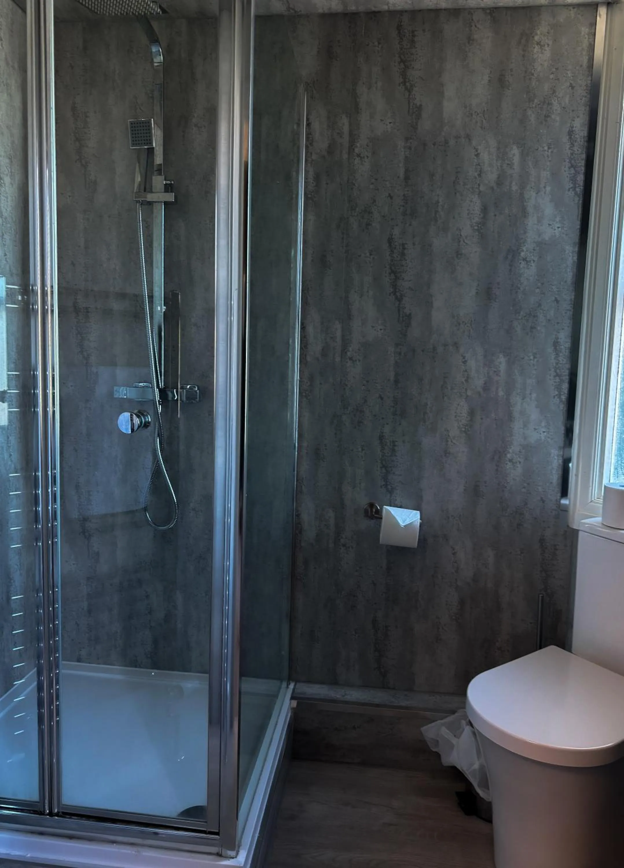 Nomi Rooms & Restaurant