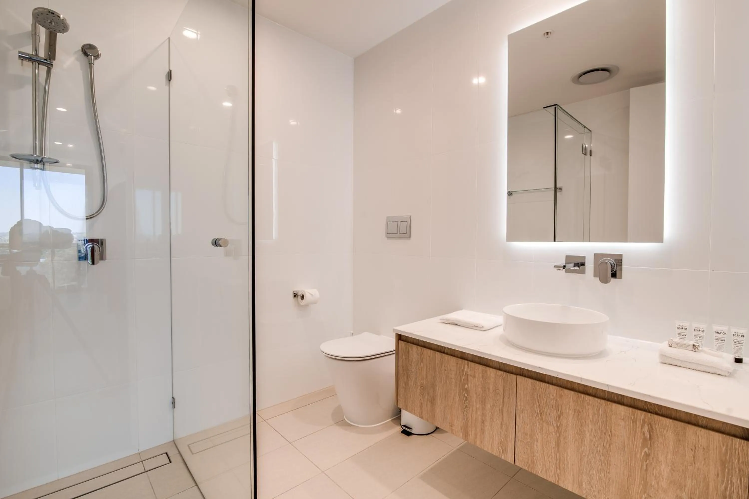 Shower in Iconic Kirra Beach Resort