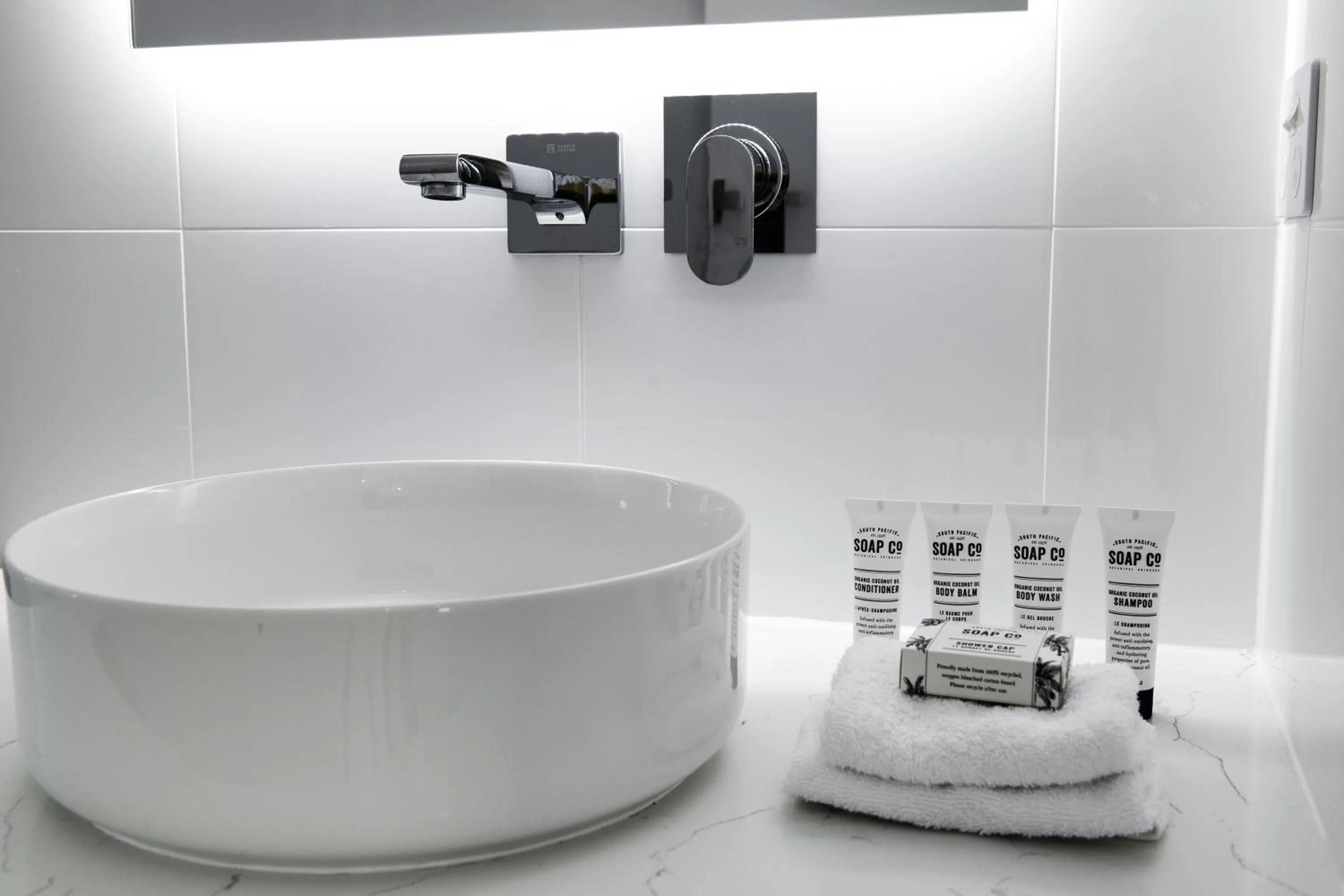 Shower in Iconic Kirra Beach Resort