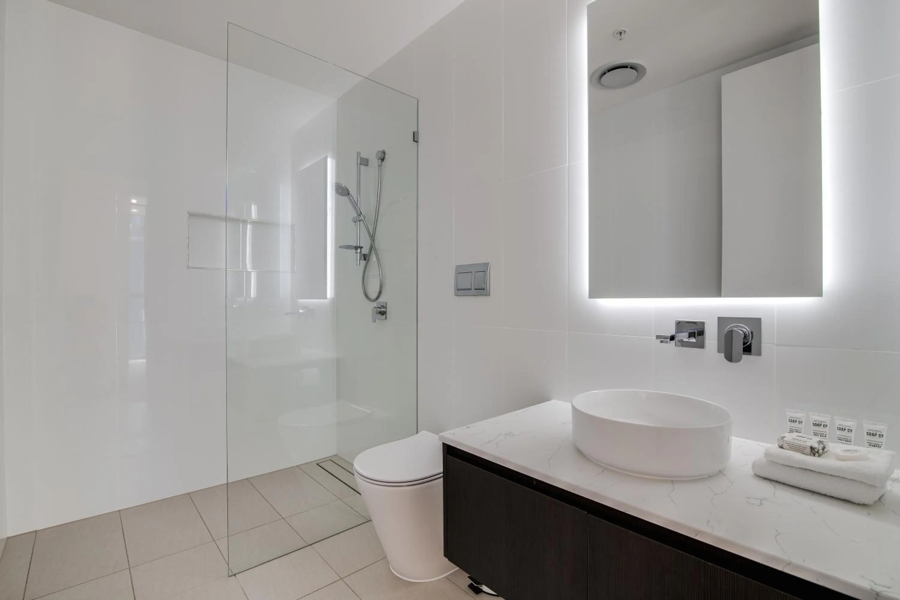 Shower in Iconic Kirra Beach Resort