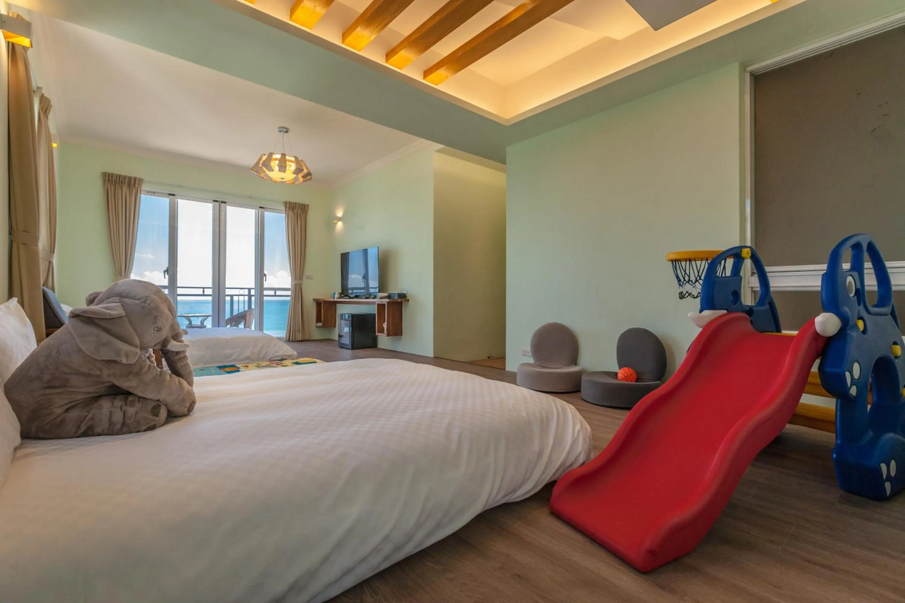 Bed in Sea Dragonfly