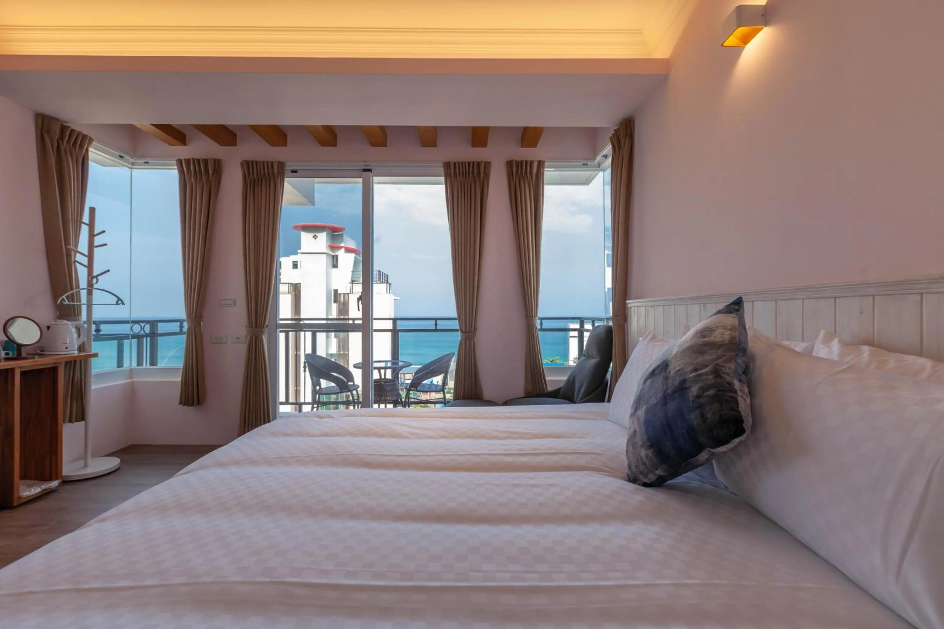 Bed in Sea Dragonfly