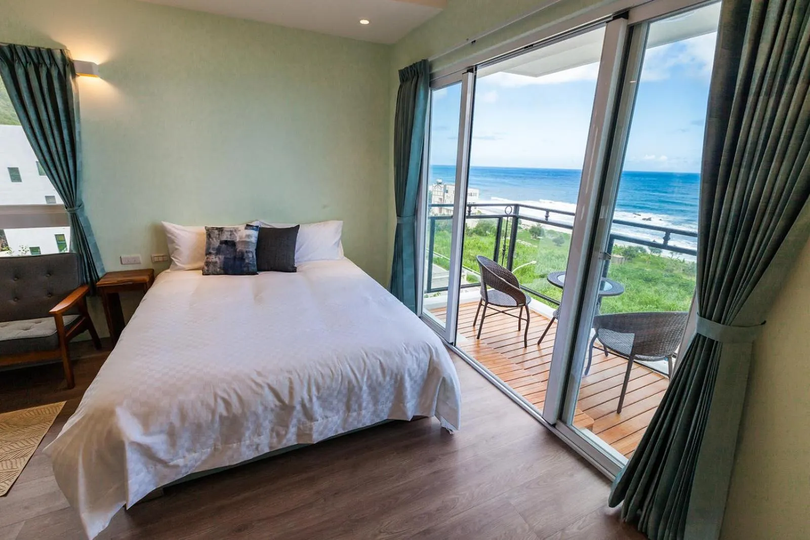 Bed in Sea Dragonfly