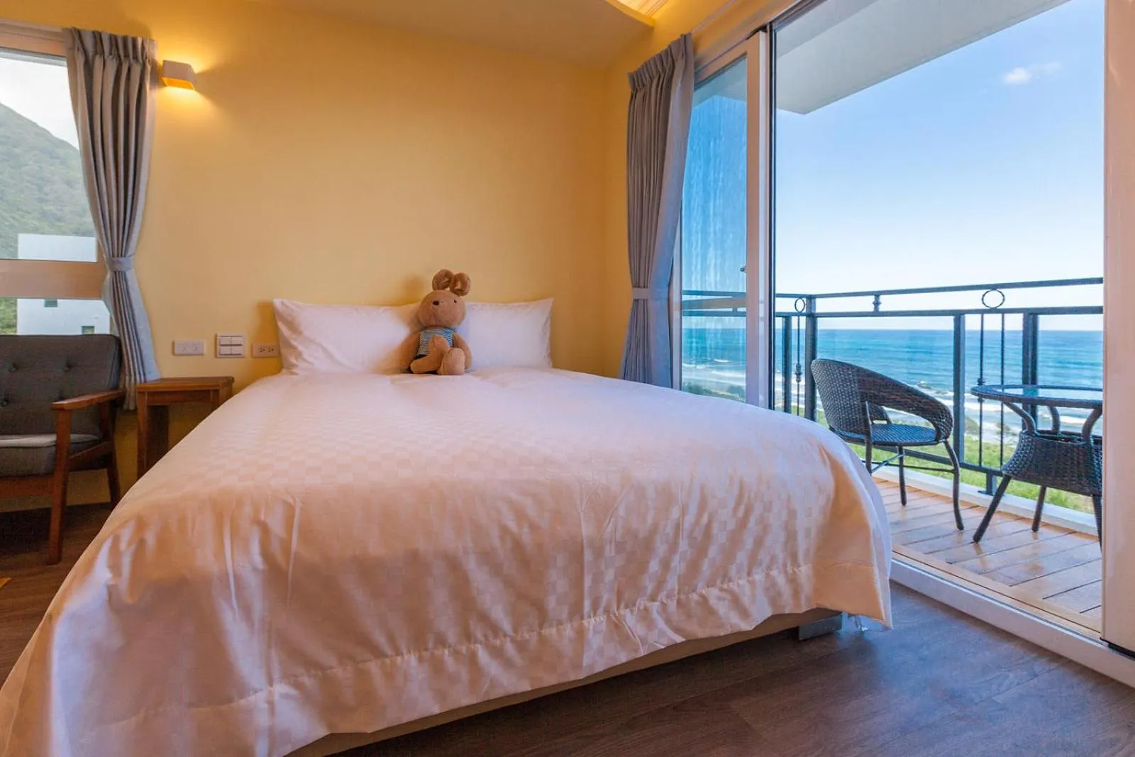 Bed in Sea Dragonfly