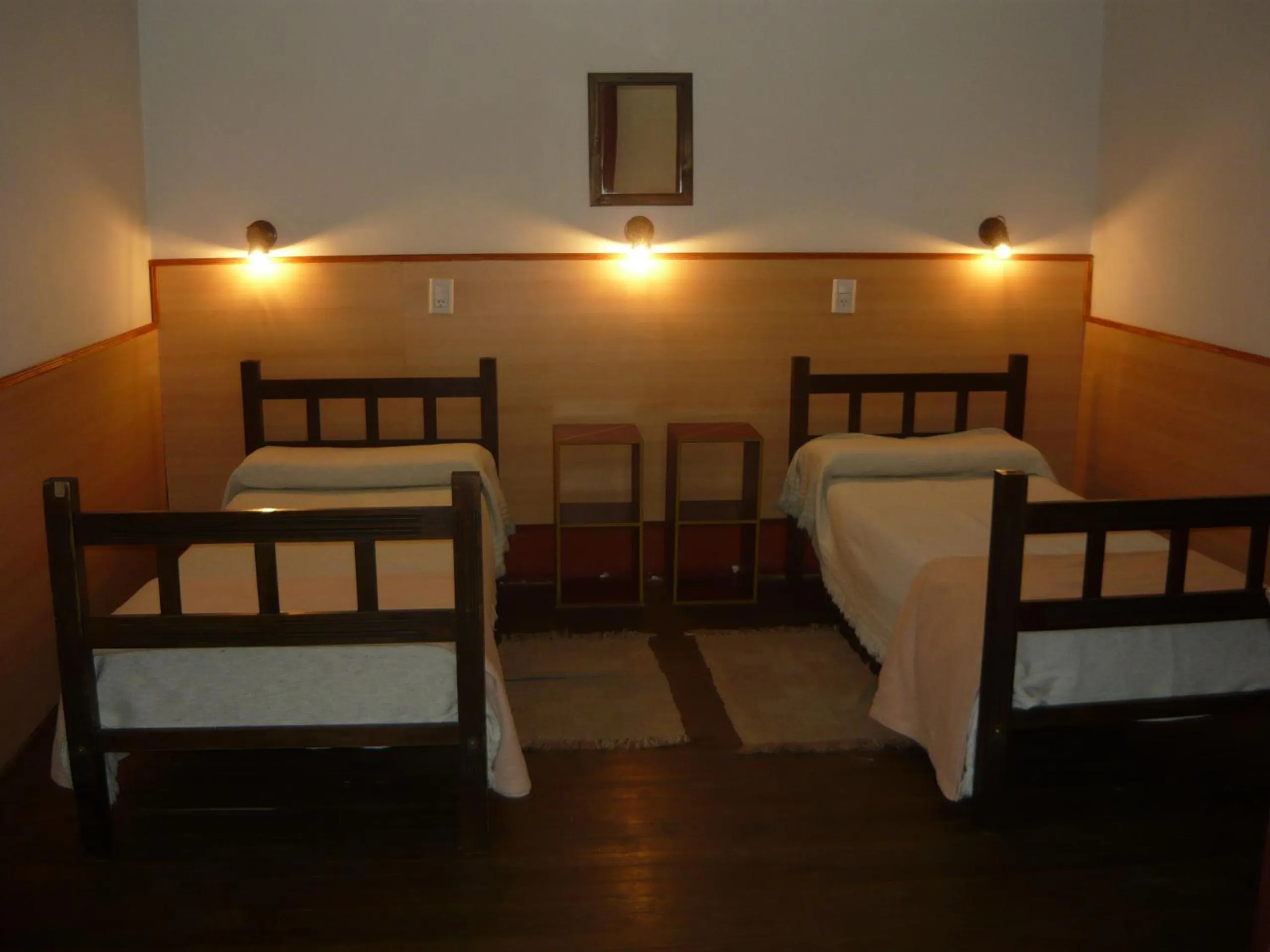 Photo of the whole room, Bed in Posada Casa de Borgoña