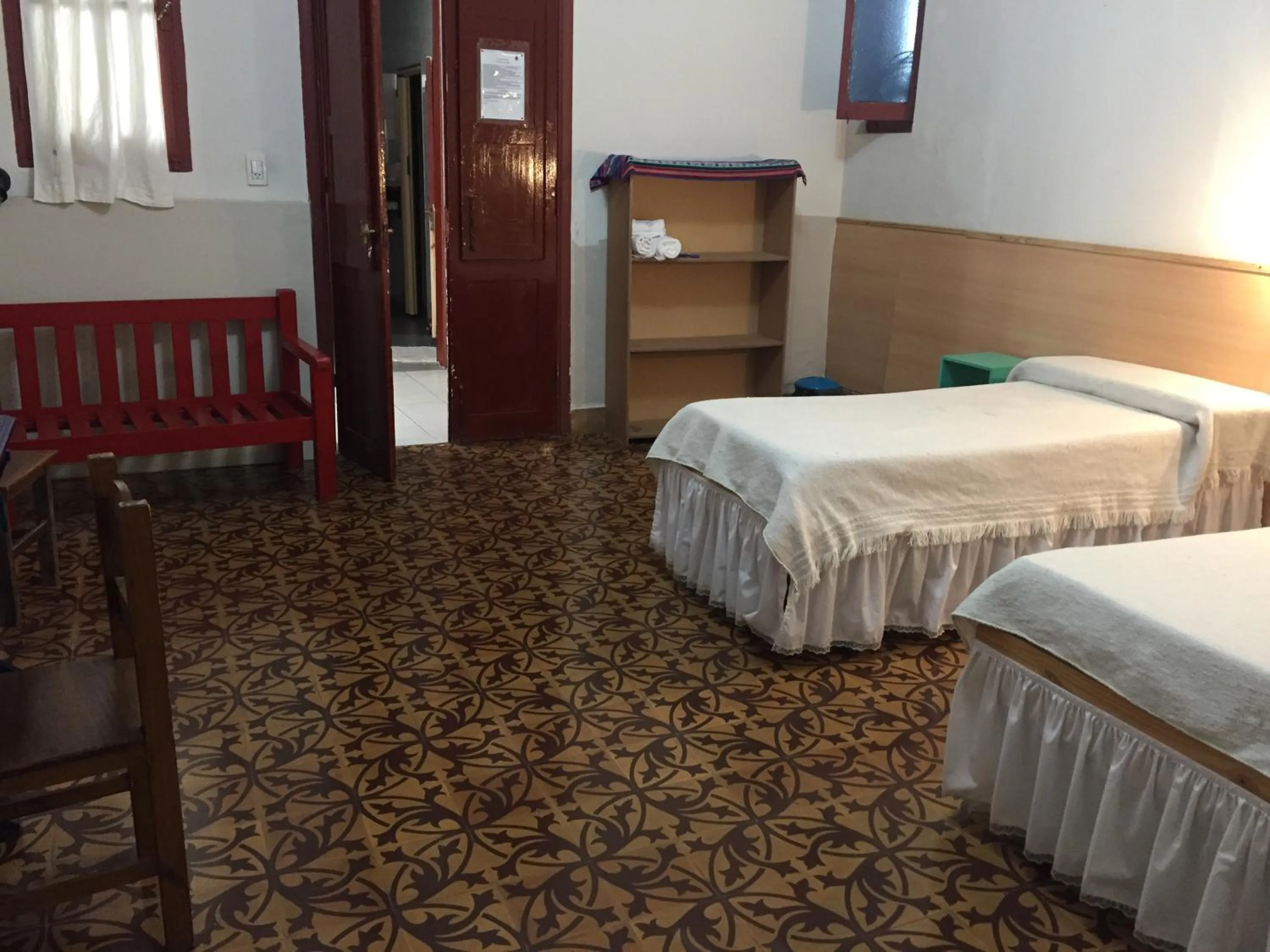 Photo of the whole room, Bed in Posada Casa de Borgoña