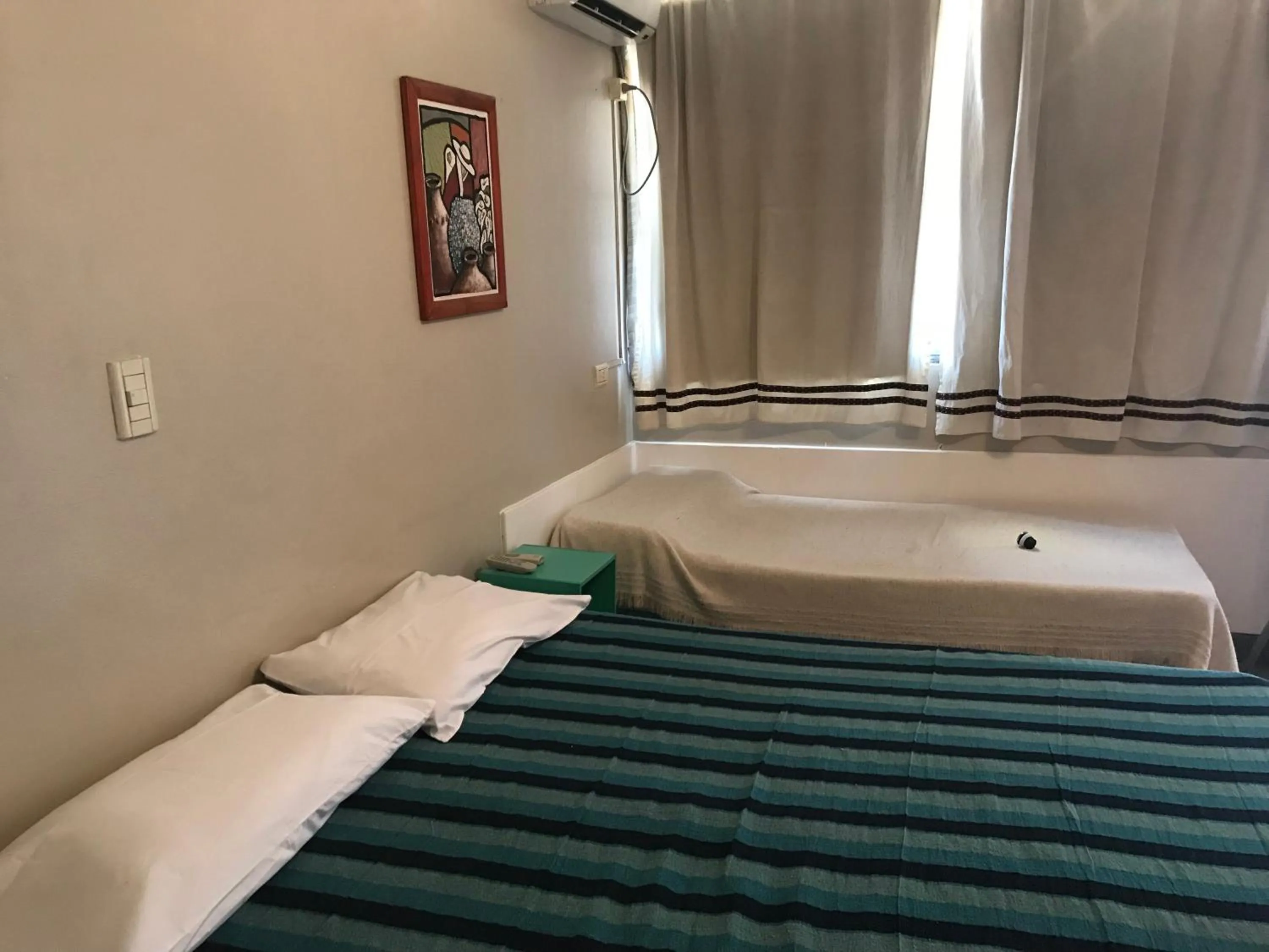 Photo of the whole room, Bed in Posada Casa de Borgoña