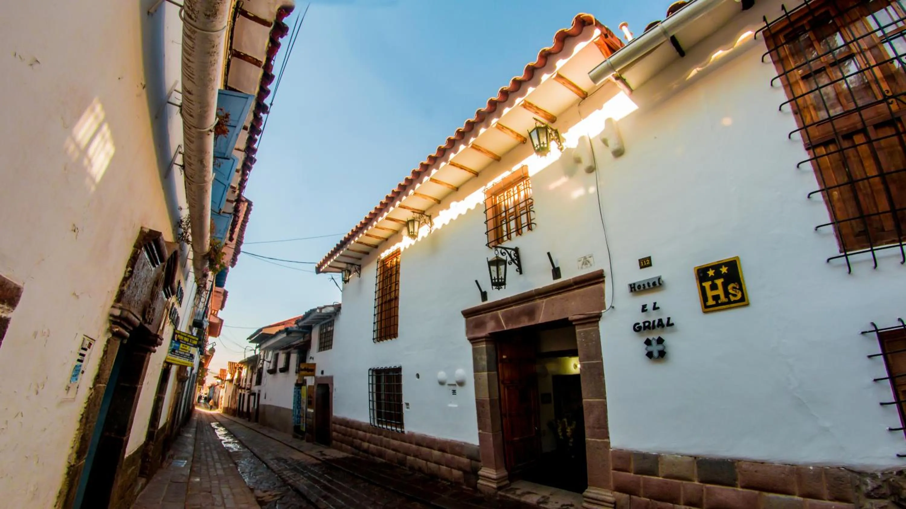 Facade/entrance in Hostal El Grial