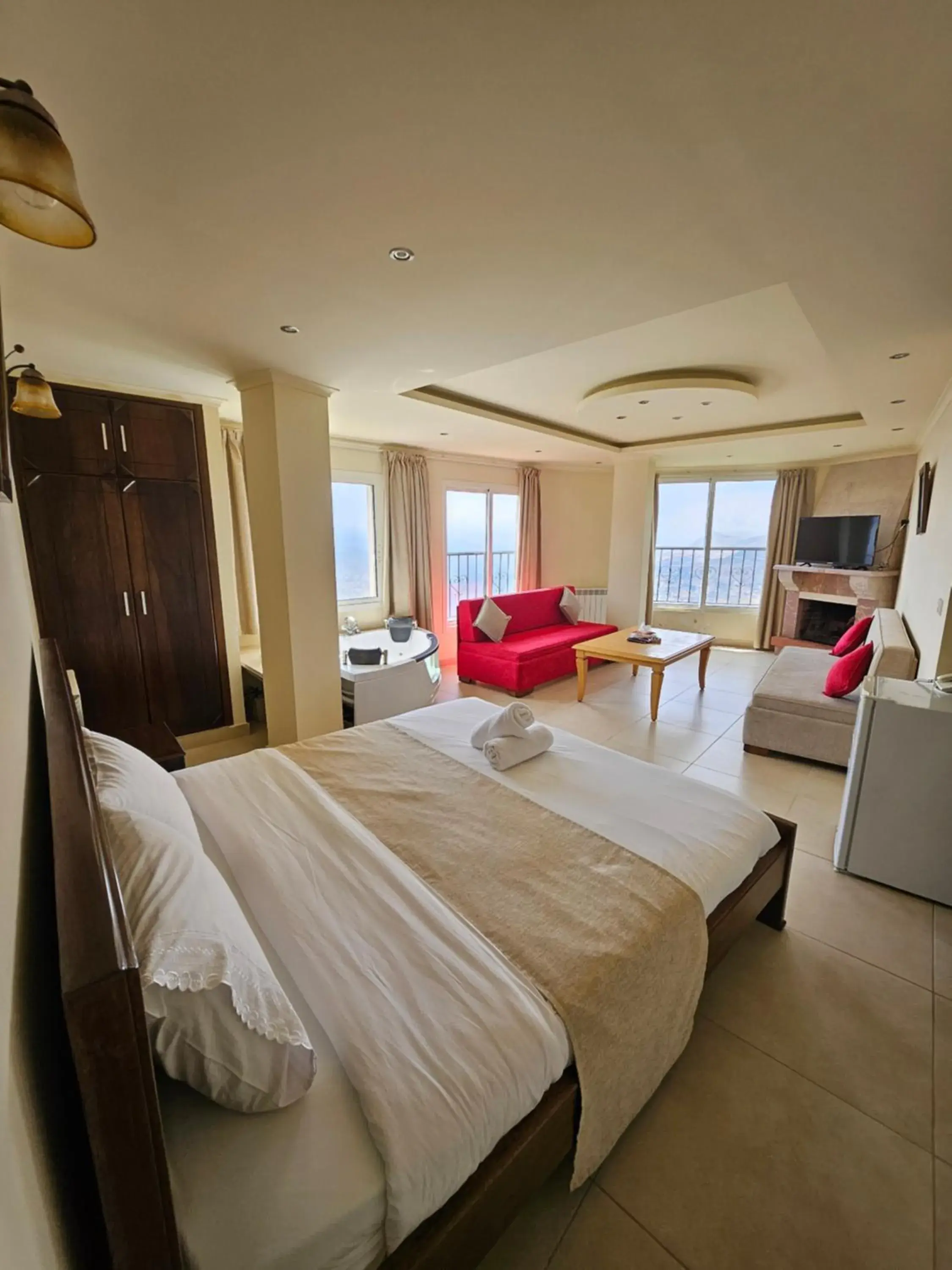 King Suite with Spa Bath in Hotel L'Aiglon King Suite with Spa Bath in Hotel L'Aiglon