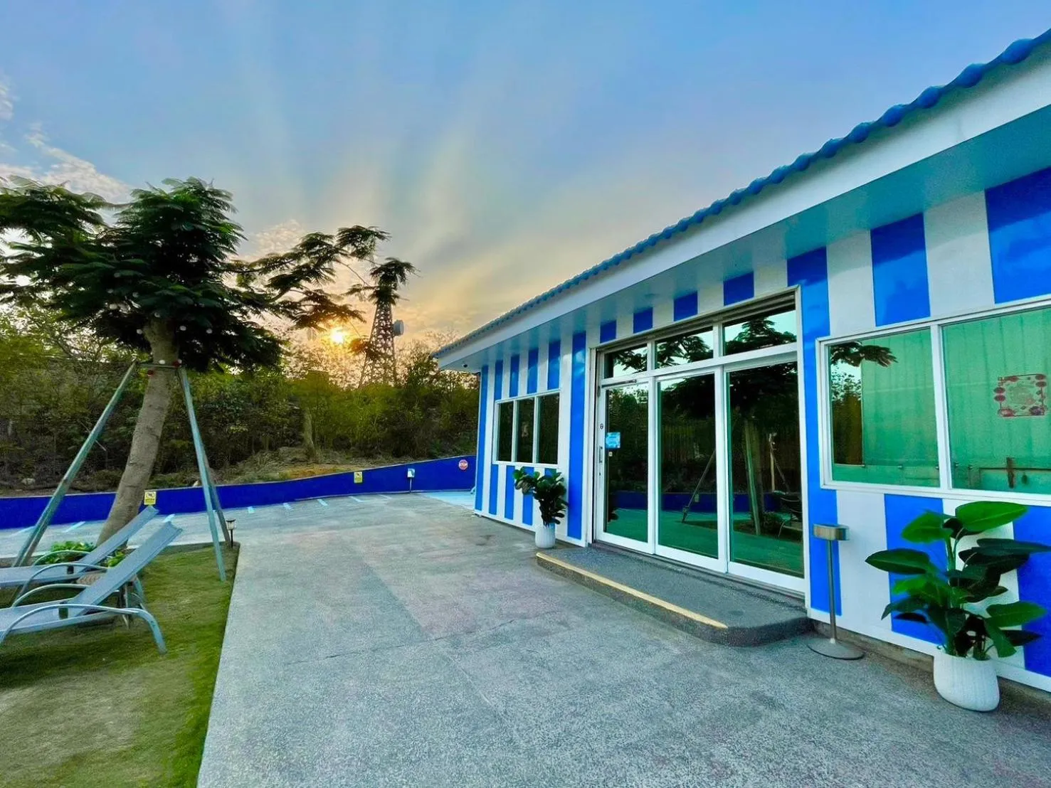 Property building in Loju Seaview Homestay