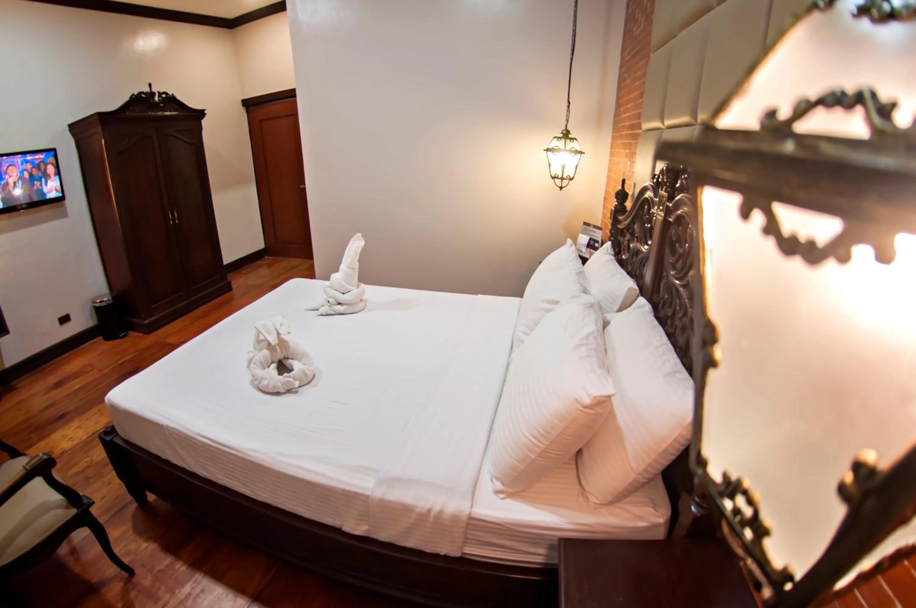 Bed in Vigan Plaza Hotel