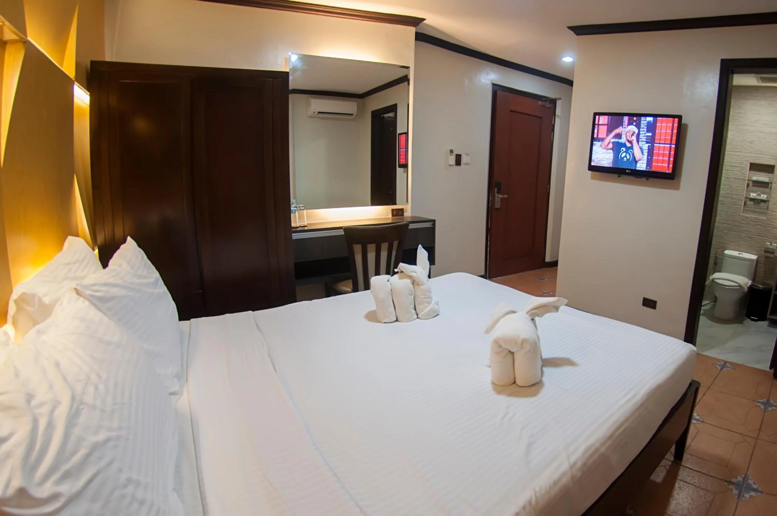 Bed in Vigan Plaza Hotel