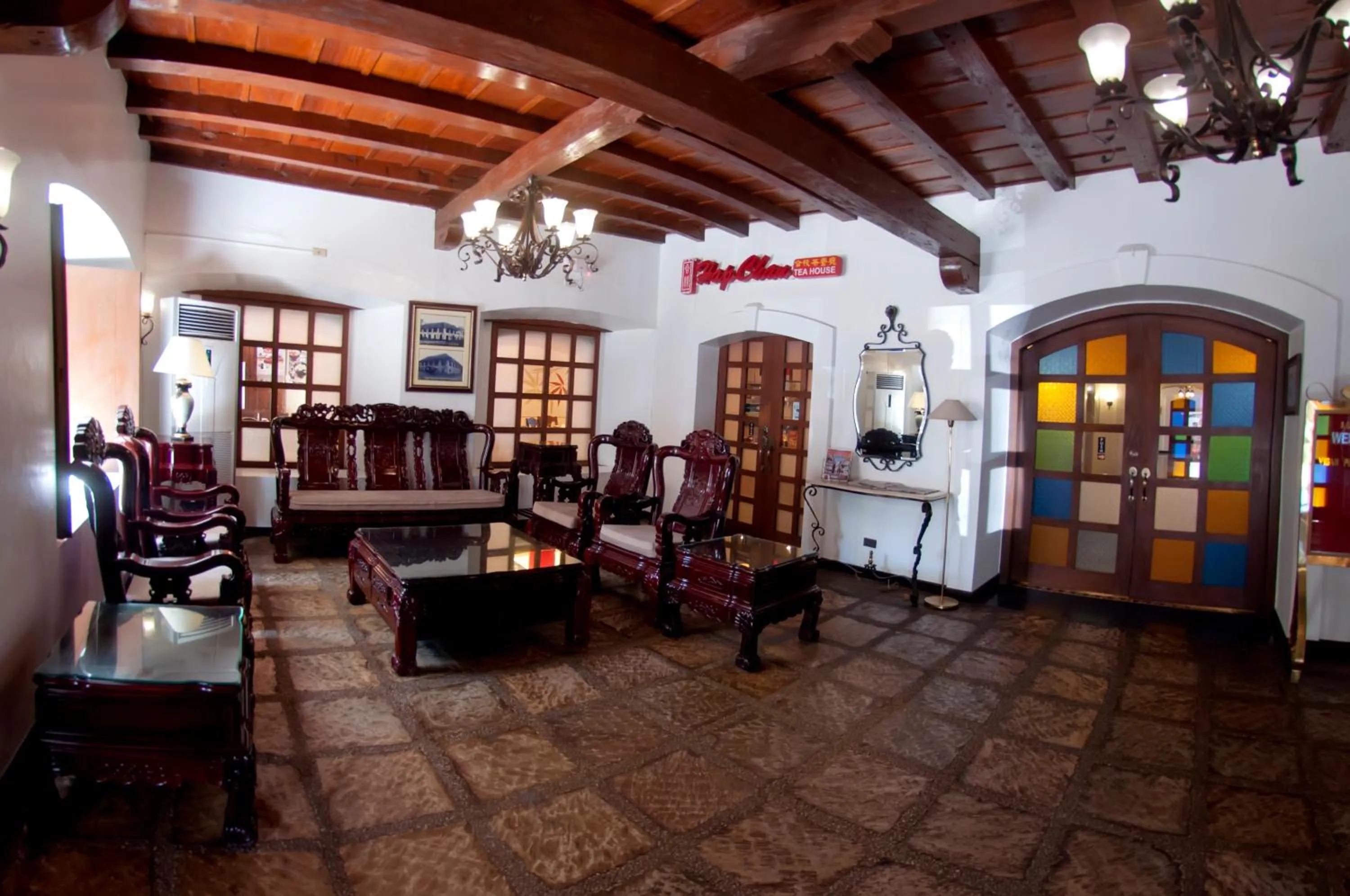 Living room in Vigan Plaza Hotel