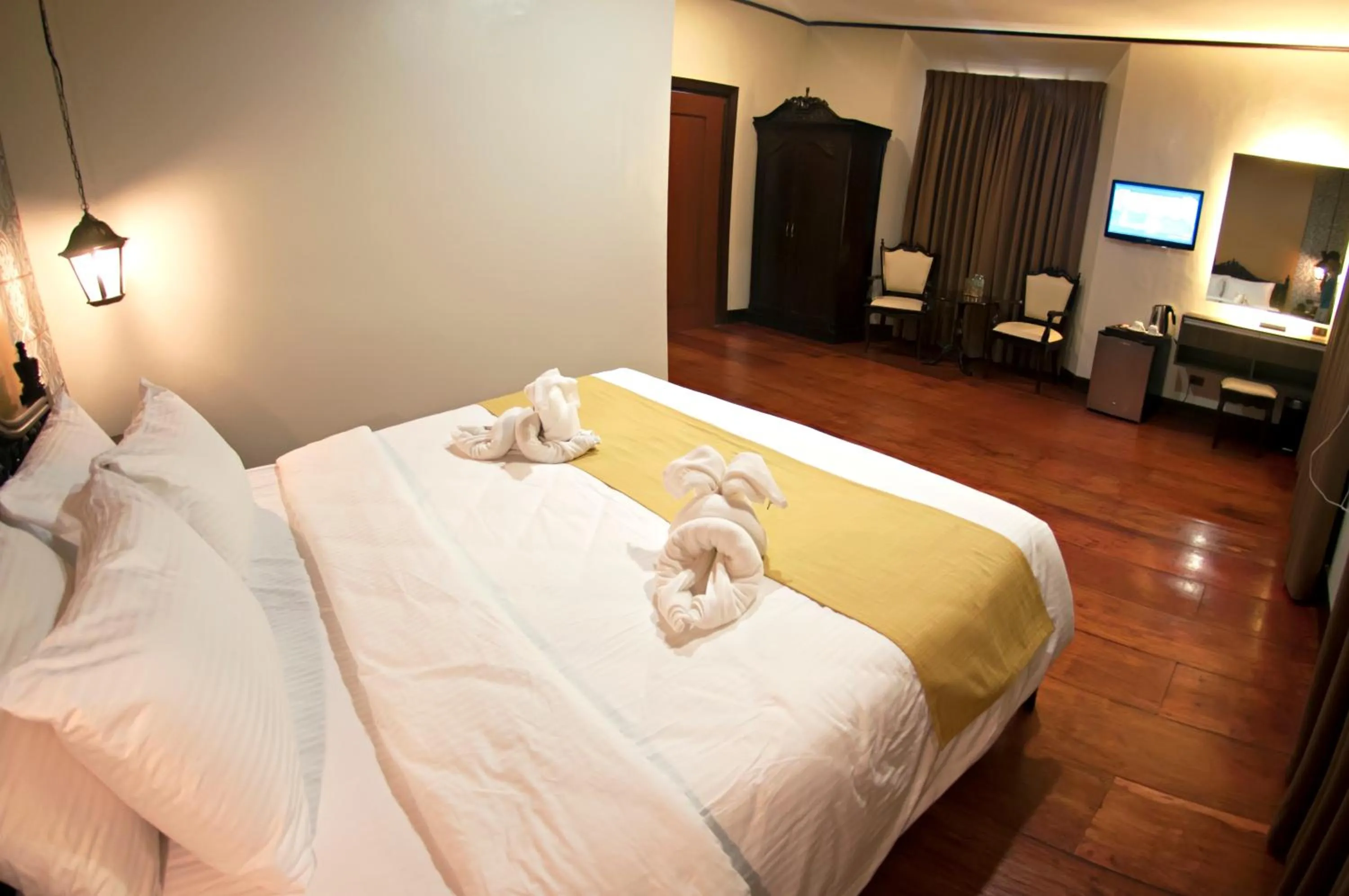 Bed in Vigan Plaza Hotel