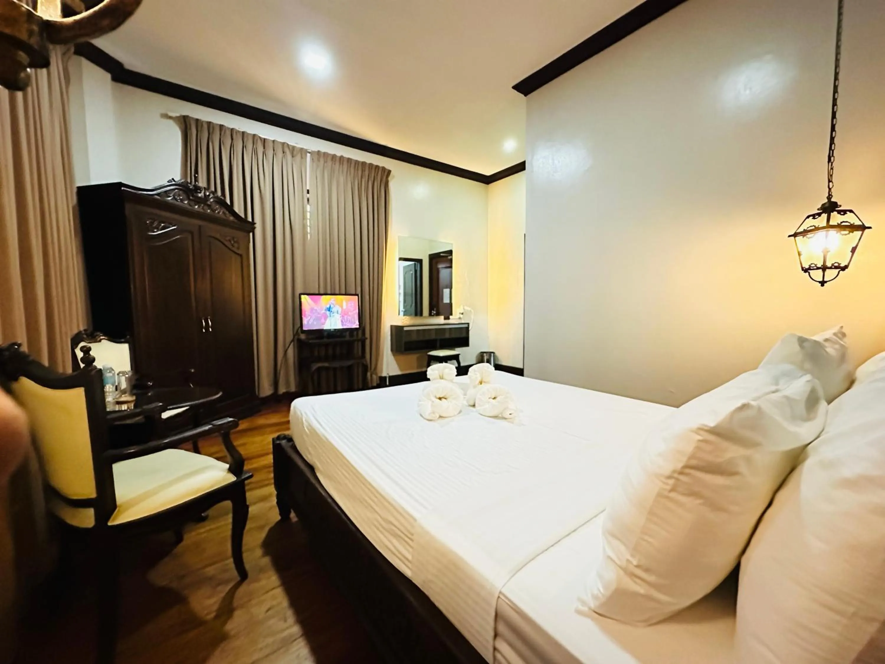 Bed in Vigan Plaza Hotel