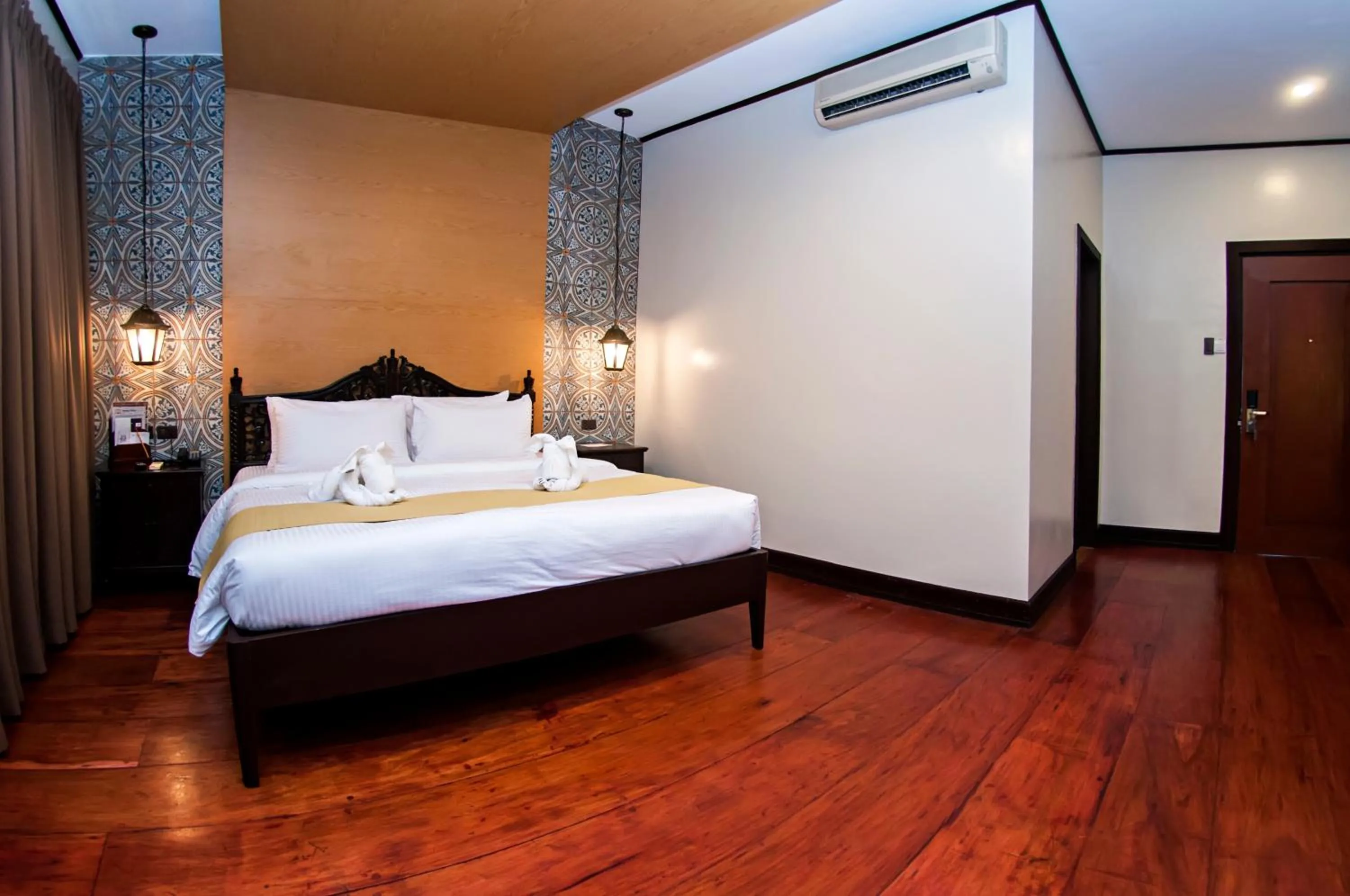 Bed in Vigan Plaza Hotel