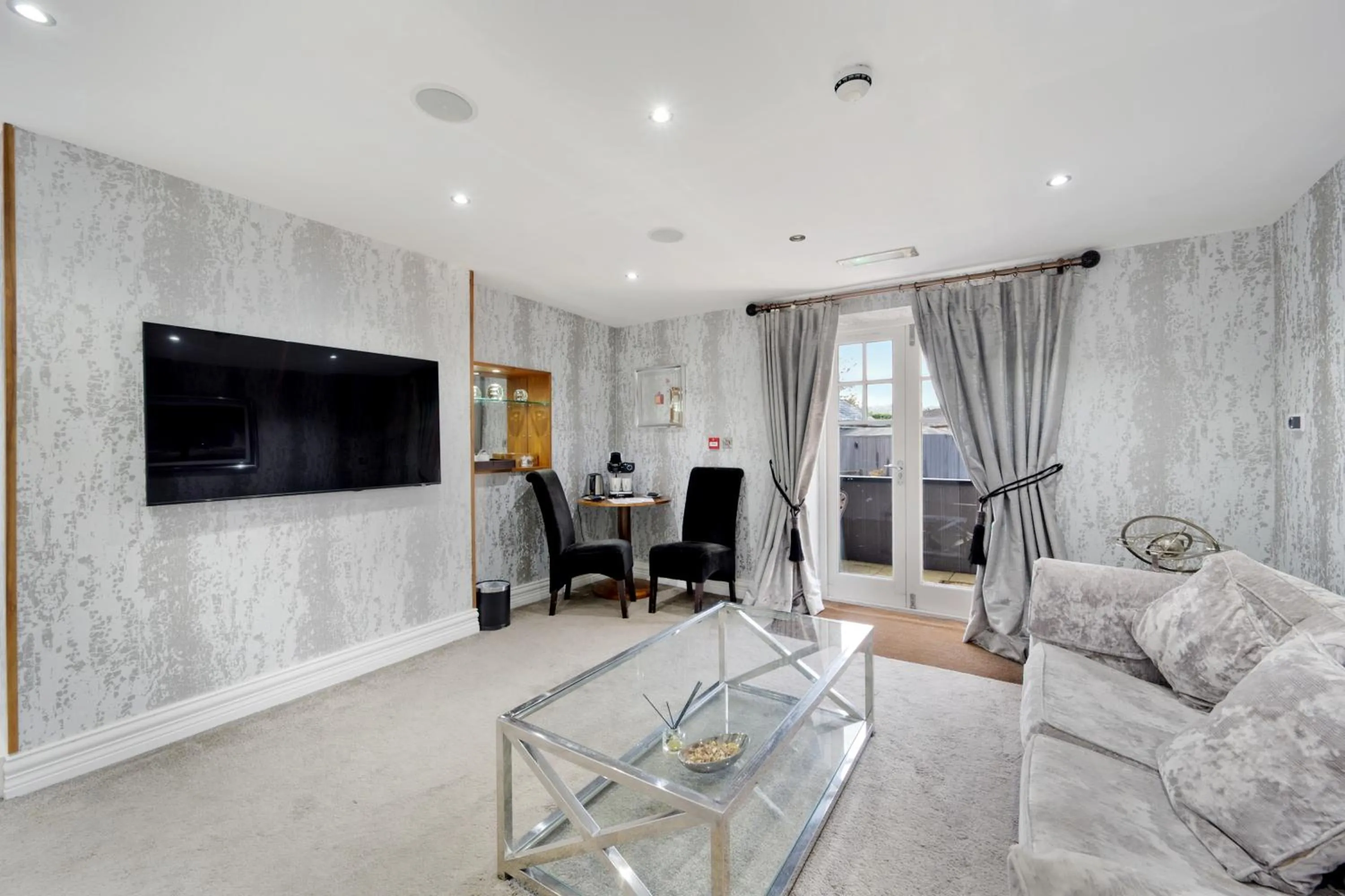 TV and multimedia in The Cranleigh Boutique