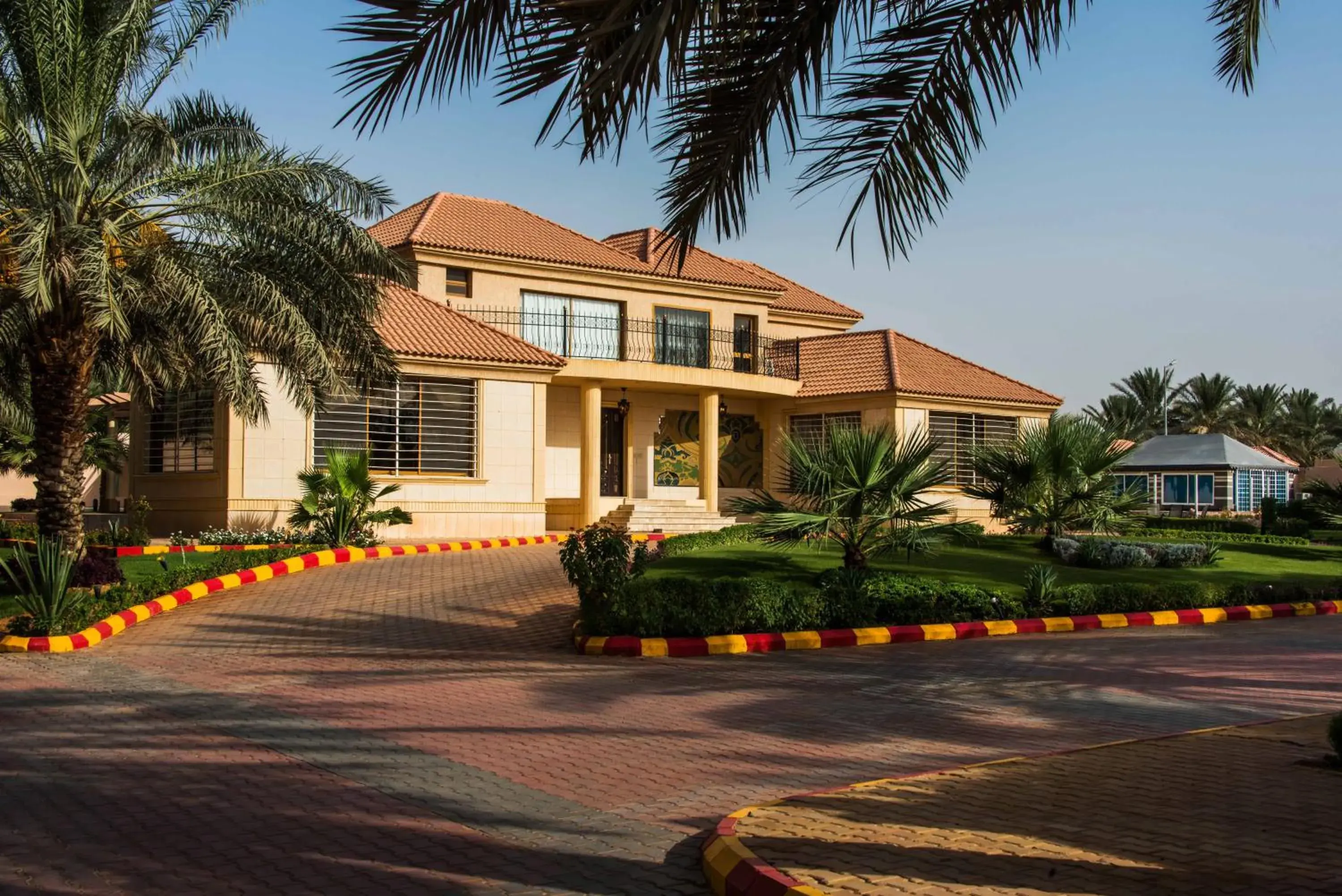 Villa with Private Pool in Boudl Al Nakheel Villa with Private Pool in Boudl Al Nakheel