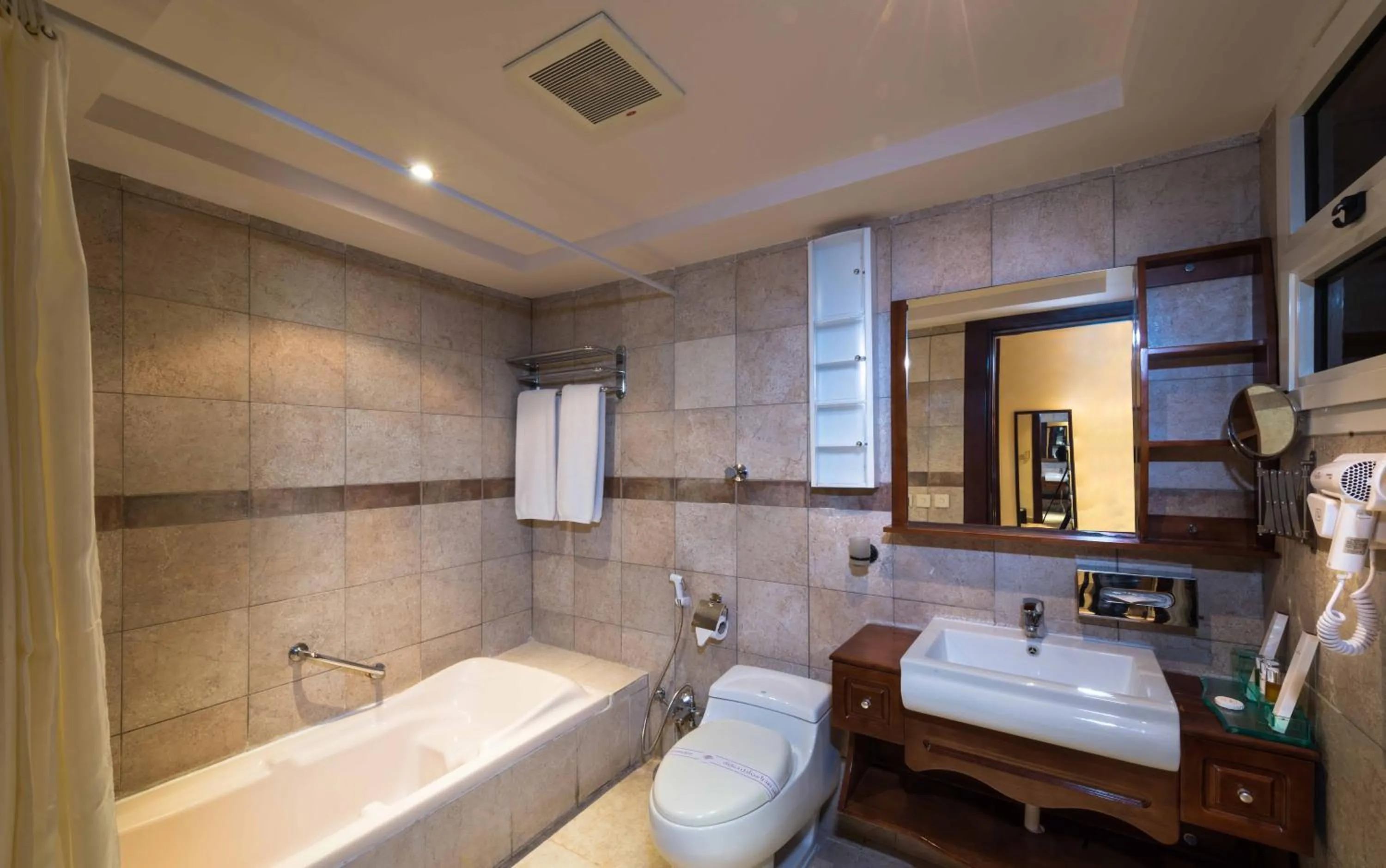 Shower in Boudl Al Nakheel