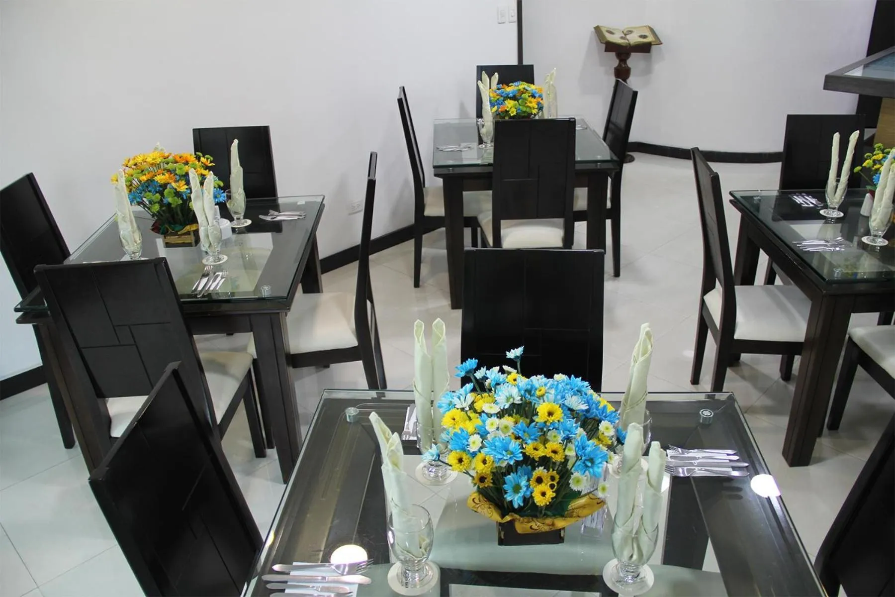 Restaurant/places to eat in Hotel Santafe Real