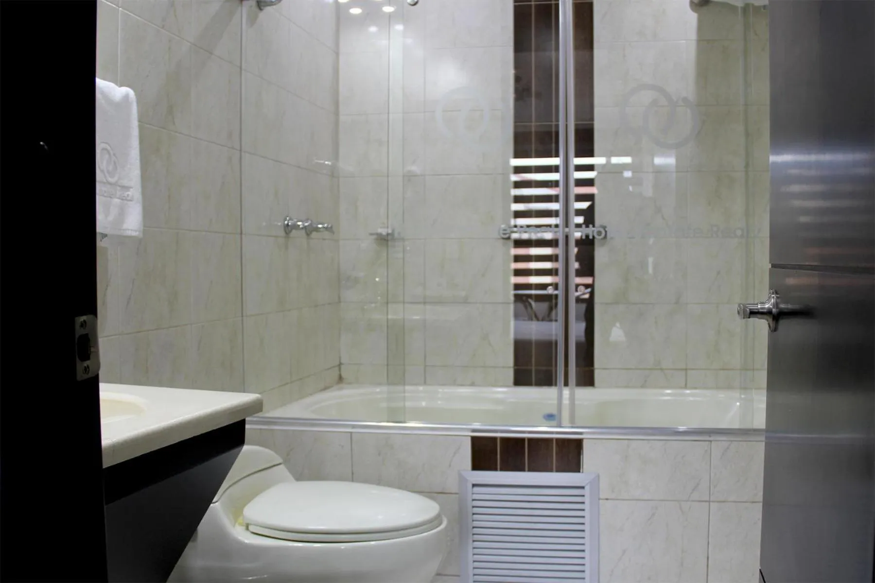 Bathroom in Hotel Santafe Real