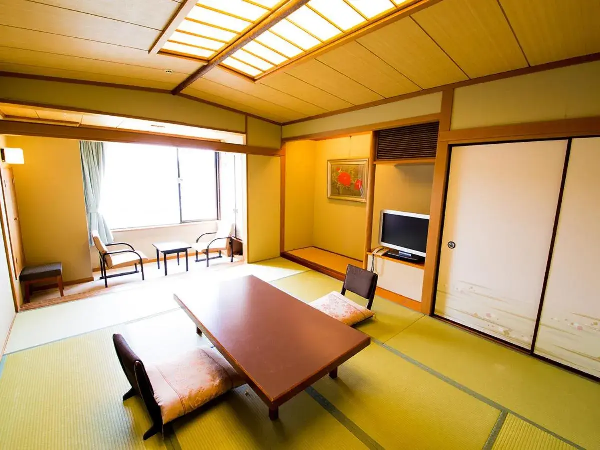 Japanese-Style Room with Mountain View - Buffet Breakfast + Buffet Dinner Included - Non-Smoking in Naruto Grand Hotel Kaigetsu Japanese-Style Room with Mountain View - Buffet Breakfast + Buffet Dinner Included - Non-Smoking in Naruto Grand Hotel Kaigetsu